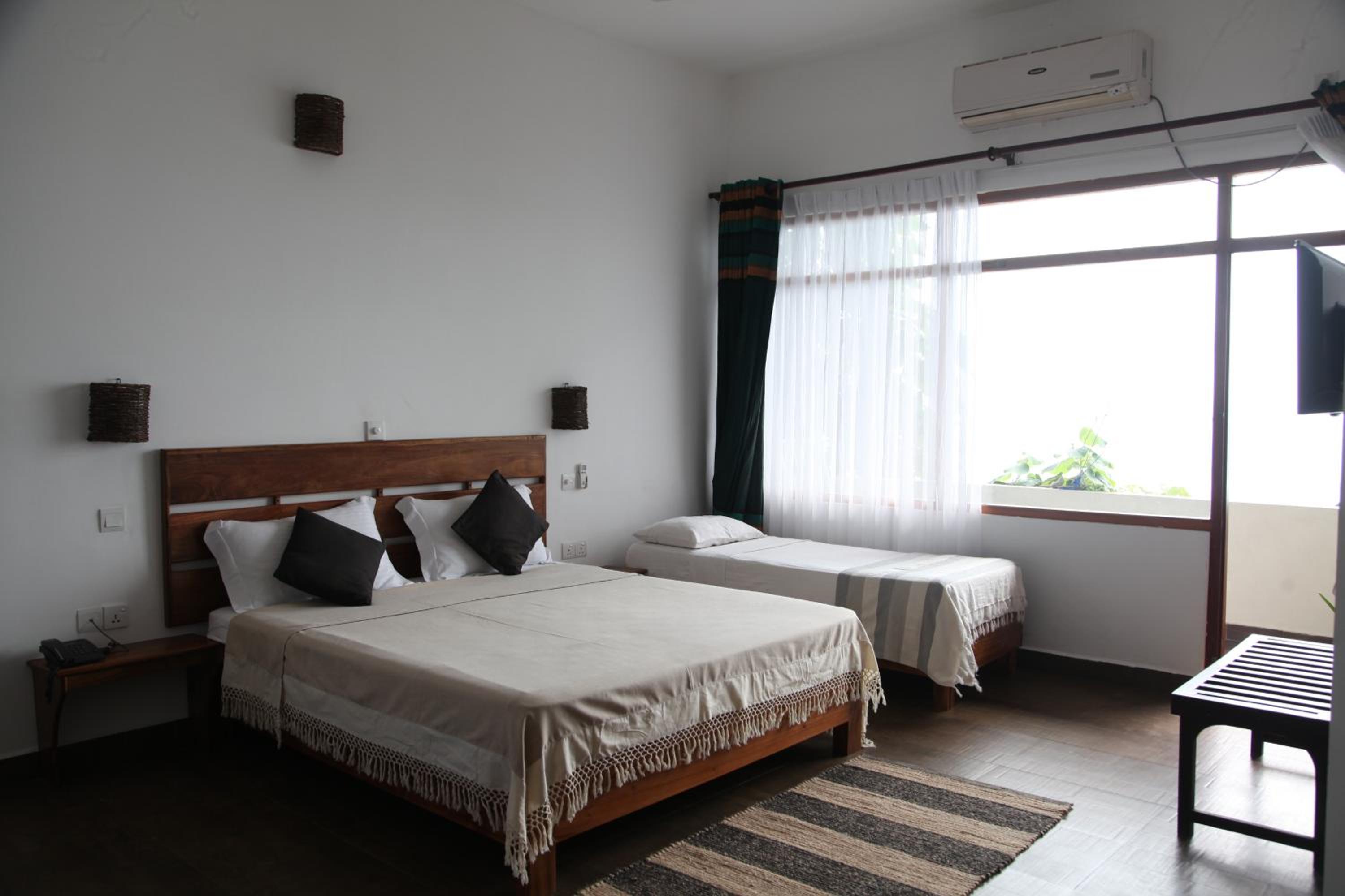 Standard Triple Room with Sea View