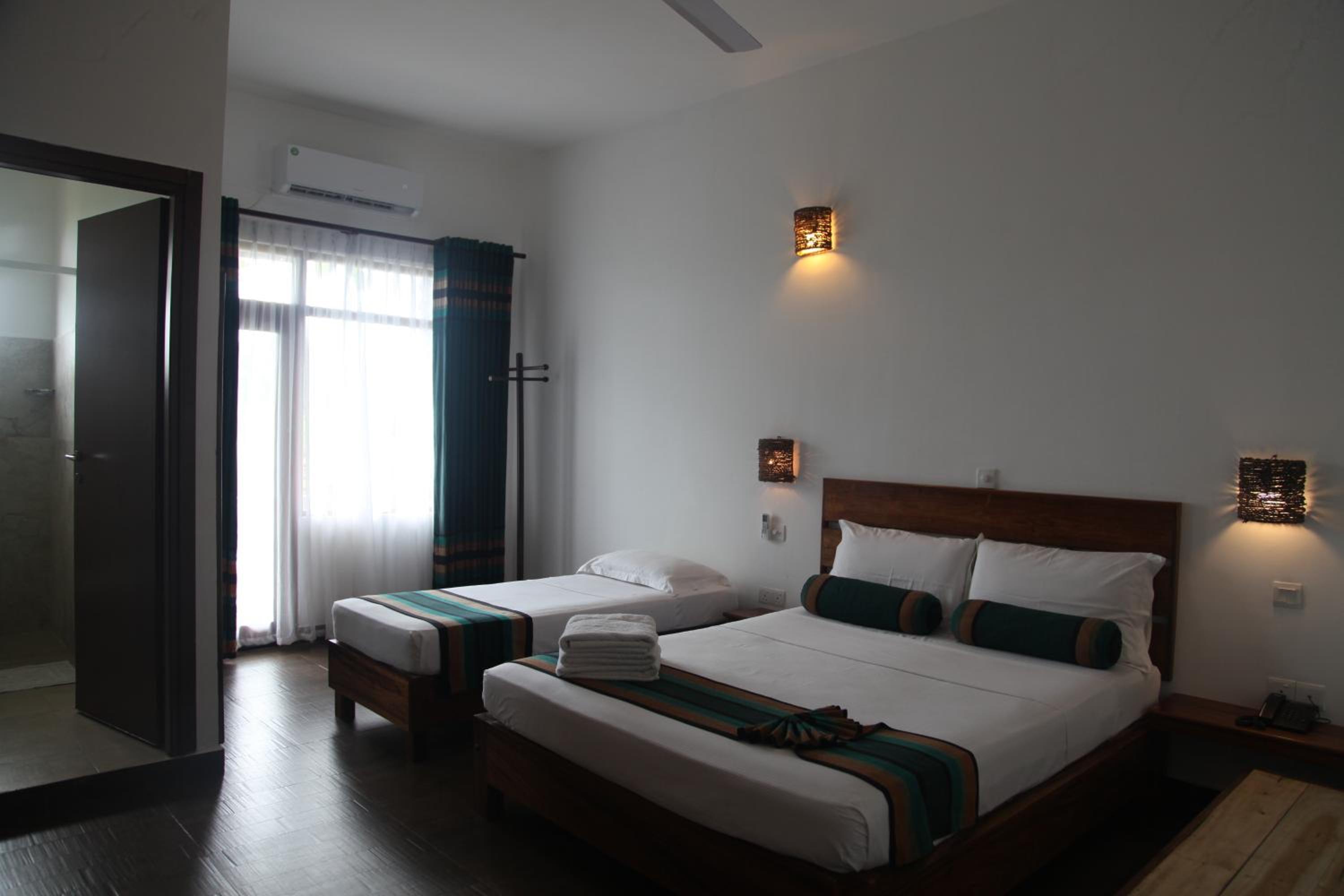 Standard Triple Room with City View