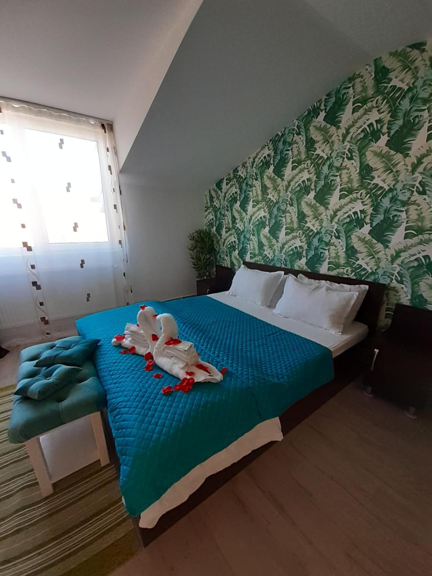 Standard Double Room with Private Bathroom - Photo 6