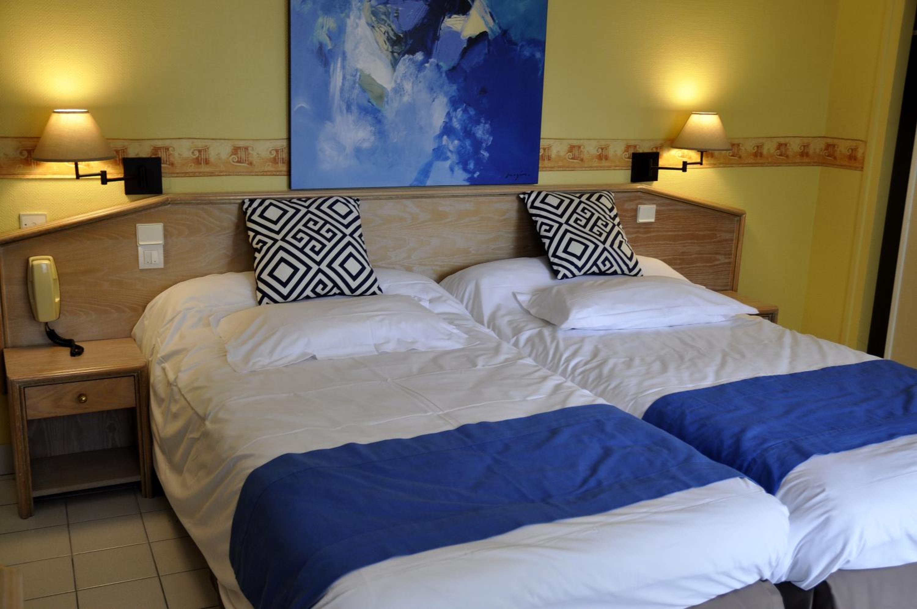 Standard Twin Room - Photo 1