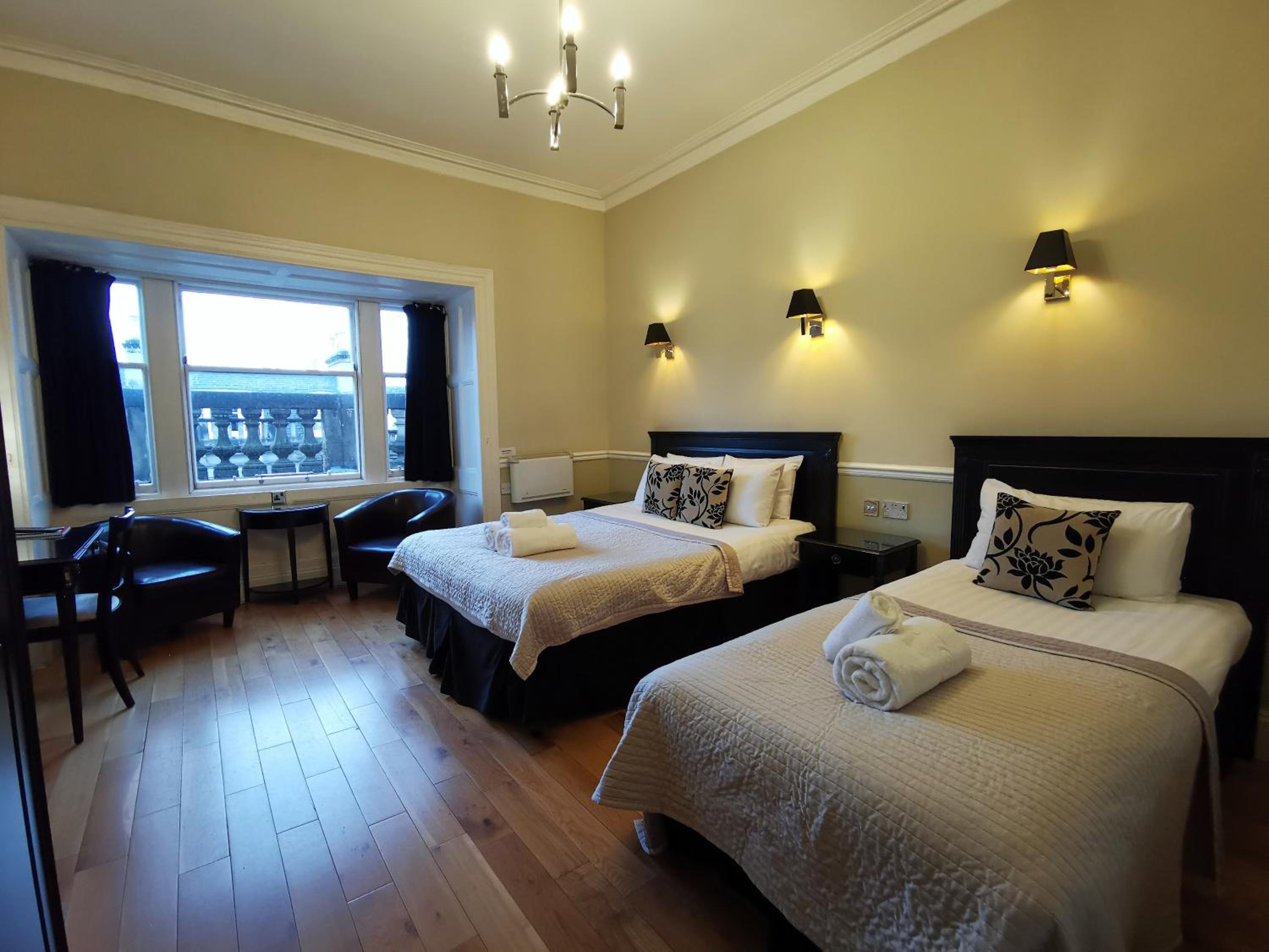 Superior Family Room - Photo 3