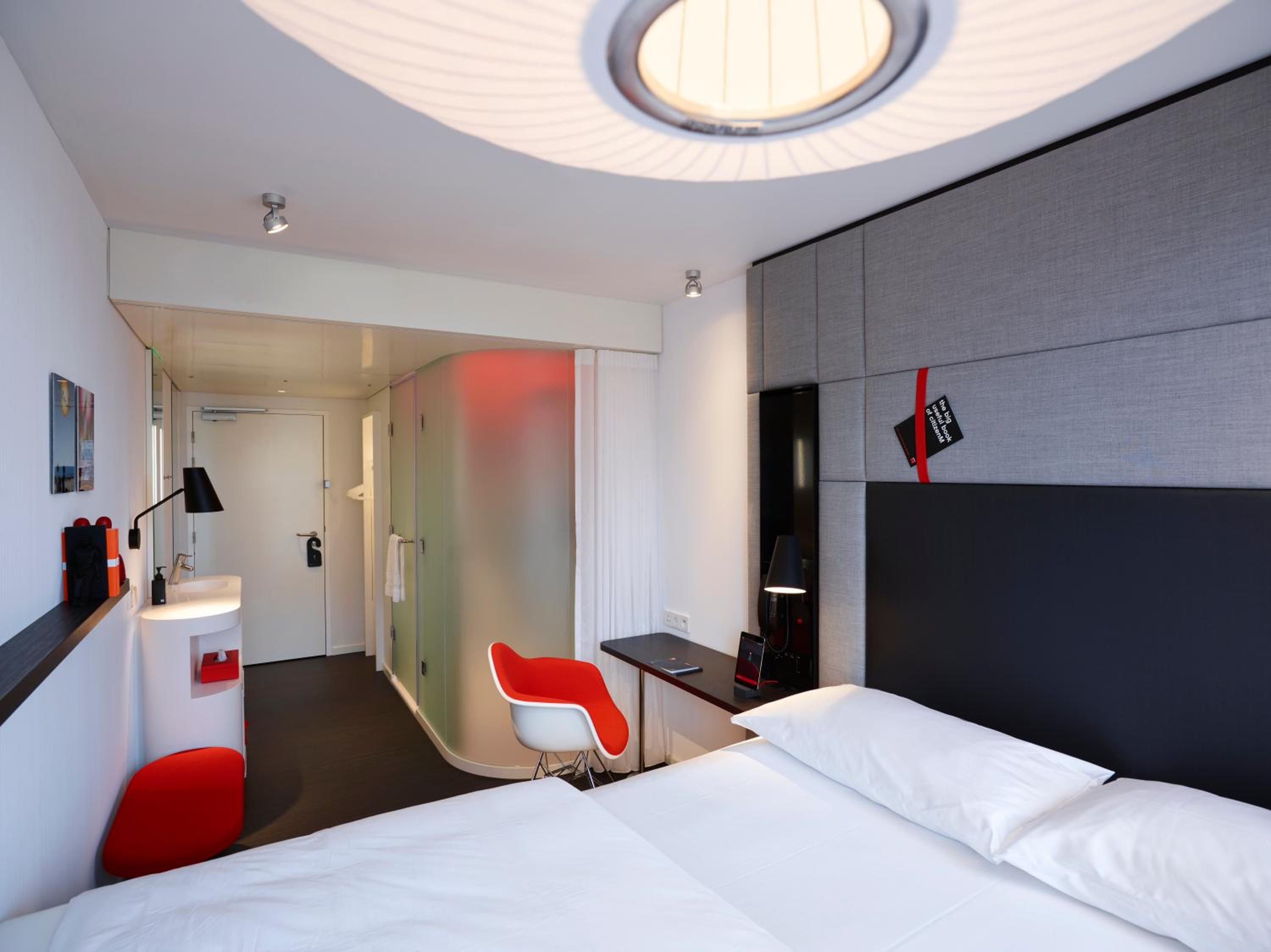 King Room With Lake View - Photo 8