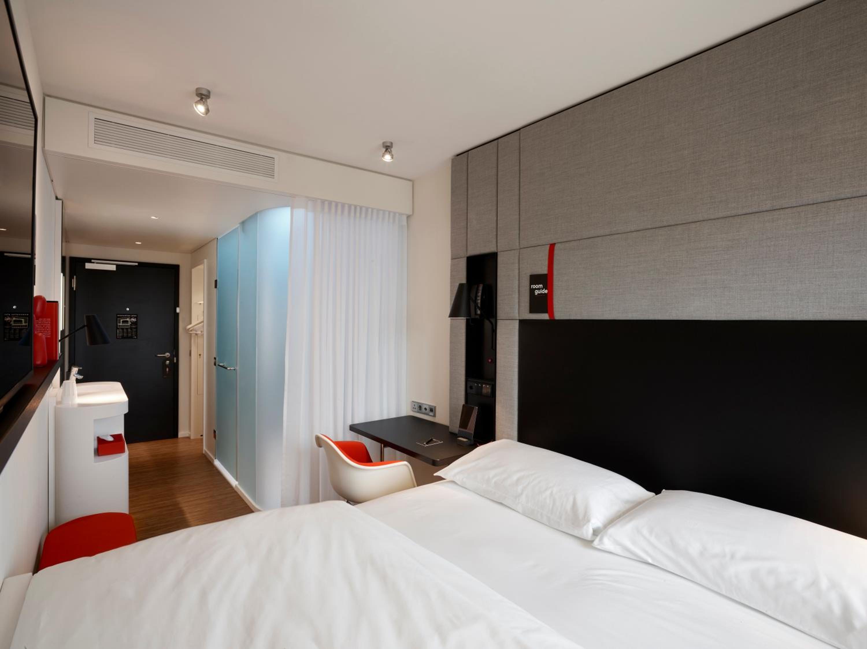 King Room With Lake View - Photo 9