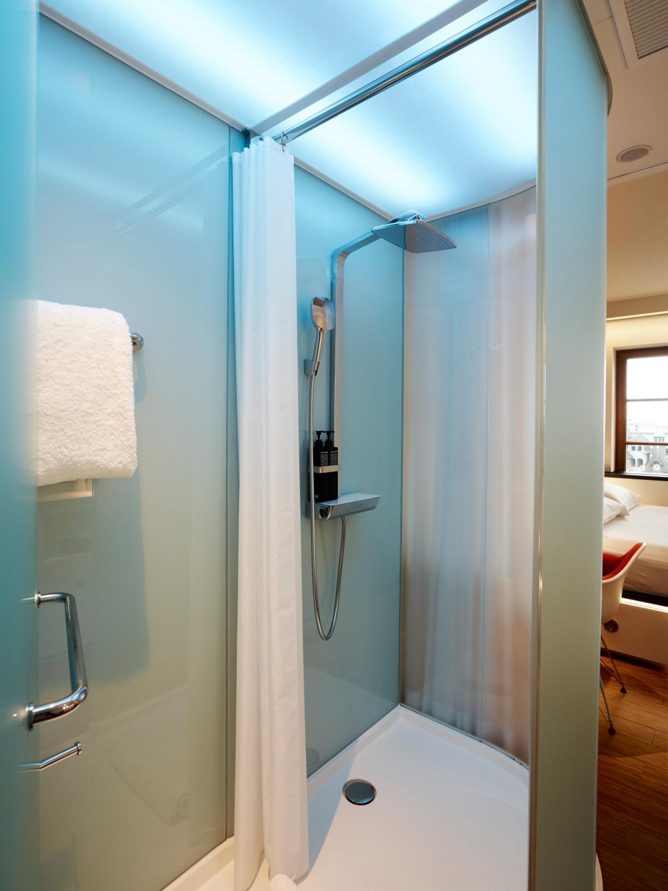 King Room With Lake View - Photo 5