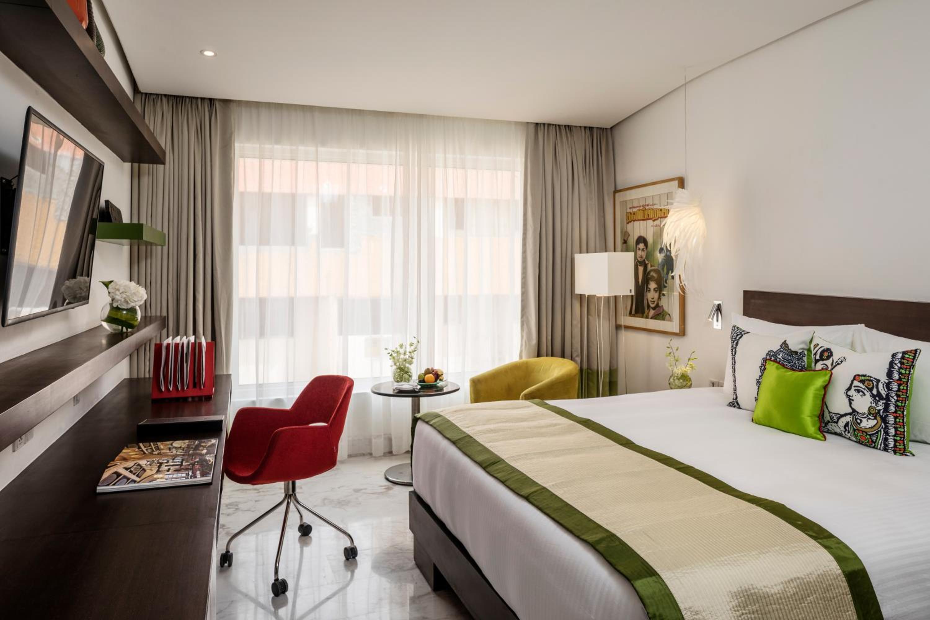 Luxury Queen Room with 10% discount on Airport Transfers and Spa service - Photo 1