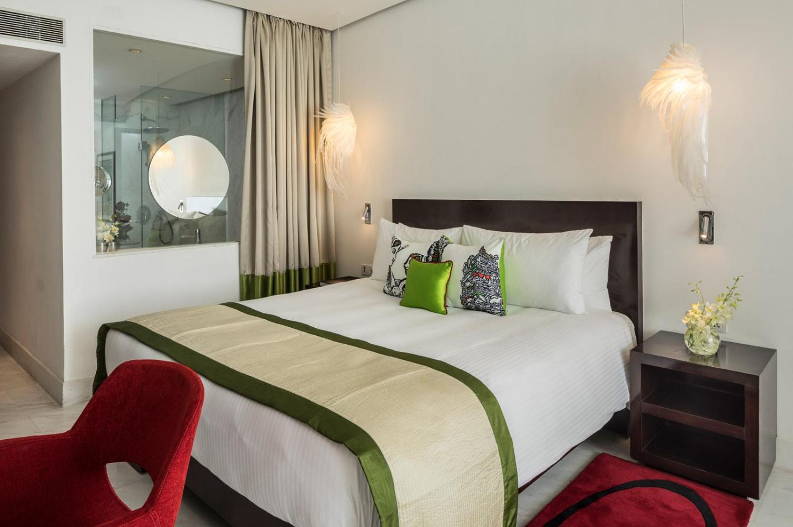 Luxury Queen Room with 10% discount on Airport Transfers and Spa service - Photo 4