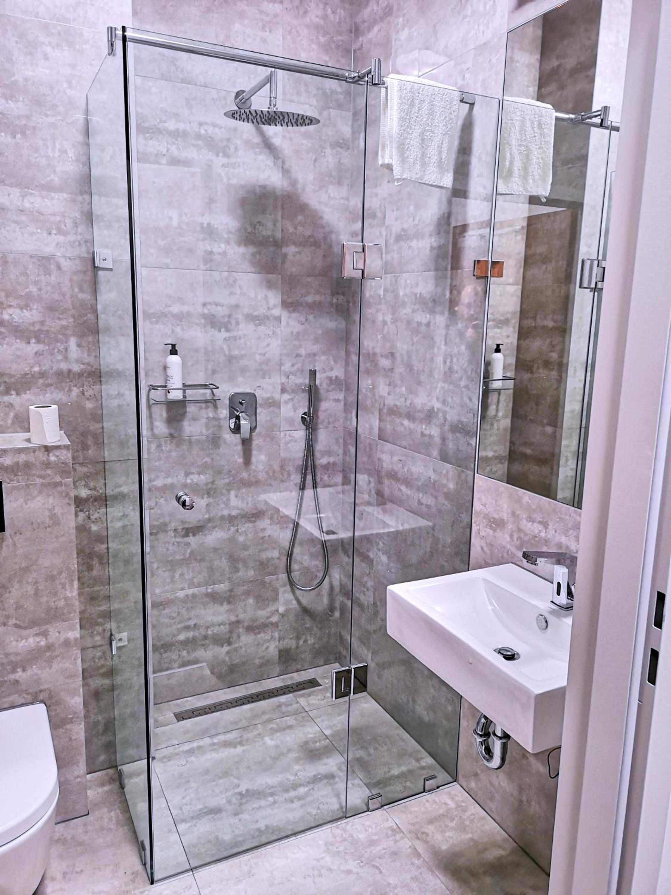 Standard King Room - Photo 4