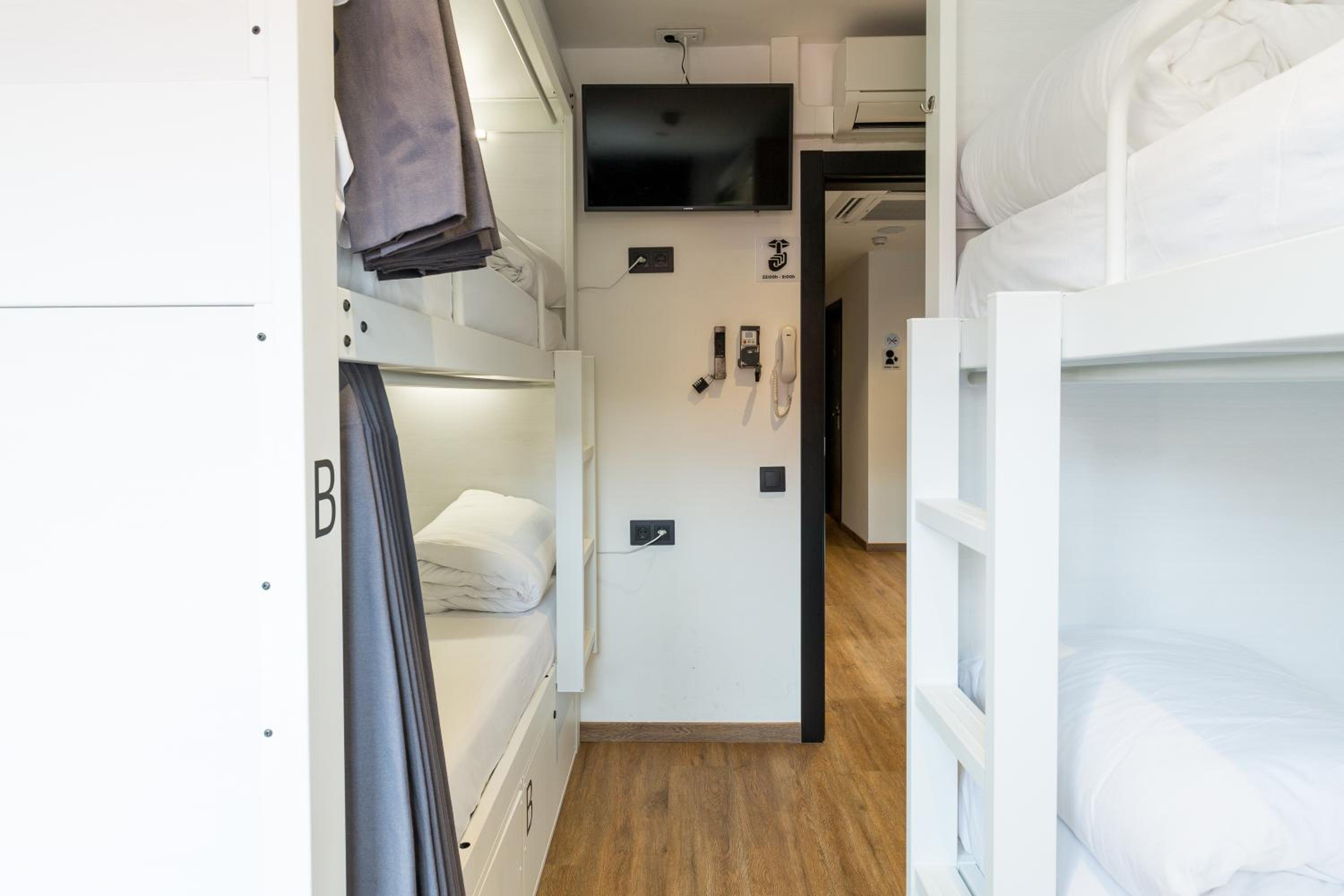 Bunk Bed in Male Dormitory Room  photo 3