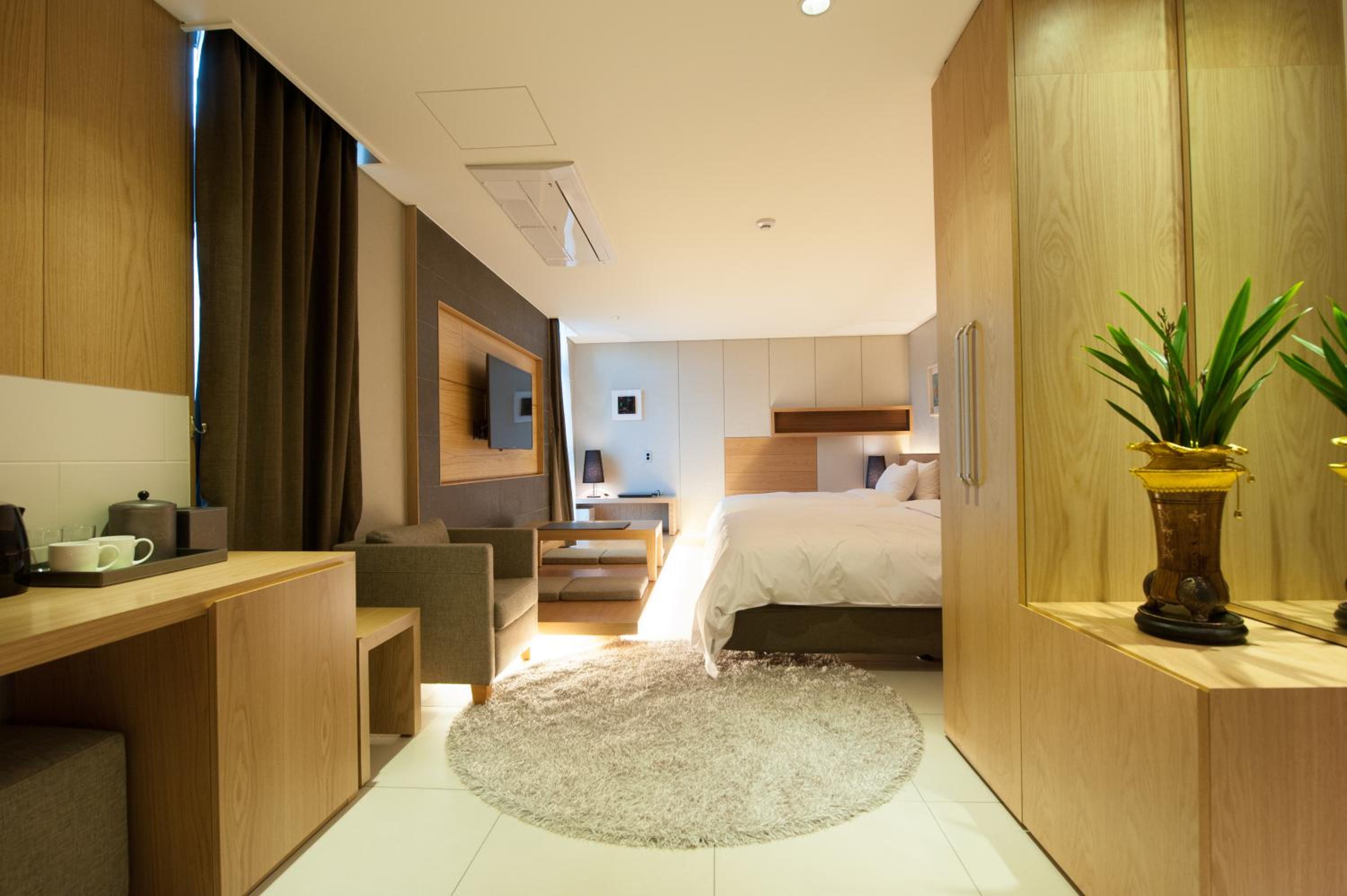 Deluxe Triple Room with Bath photo 3