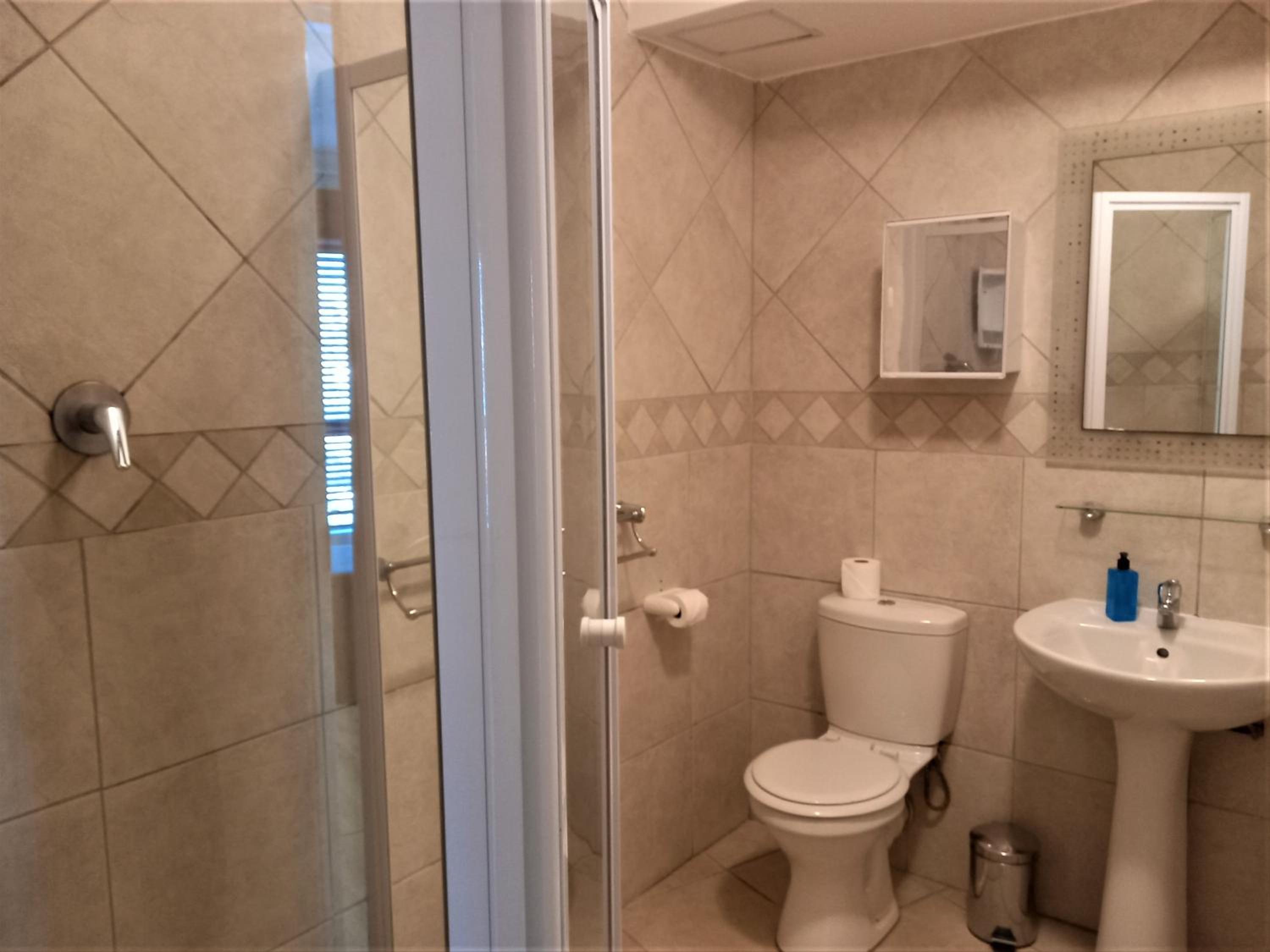 One-Bedroom Apartment - Photo 12
