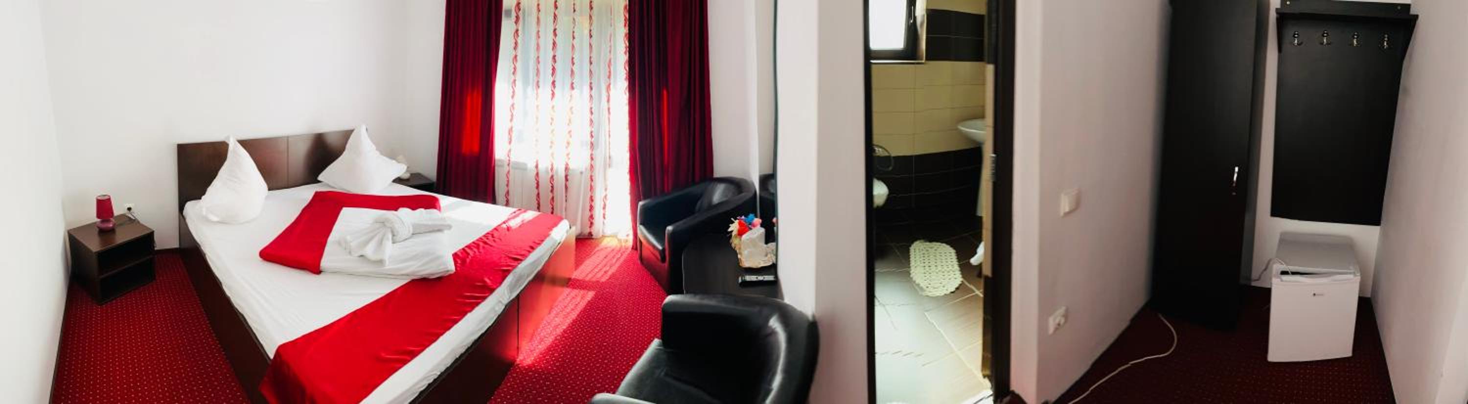 Deluxe Double Room with Shower - Photo 26