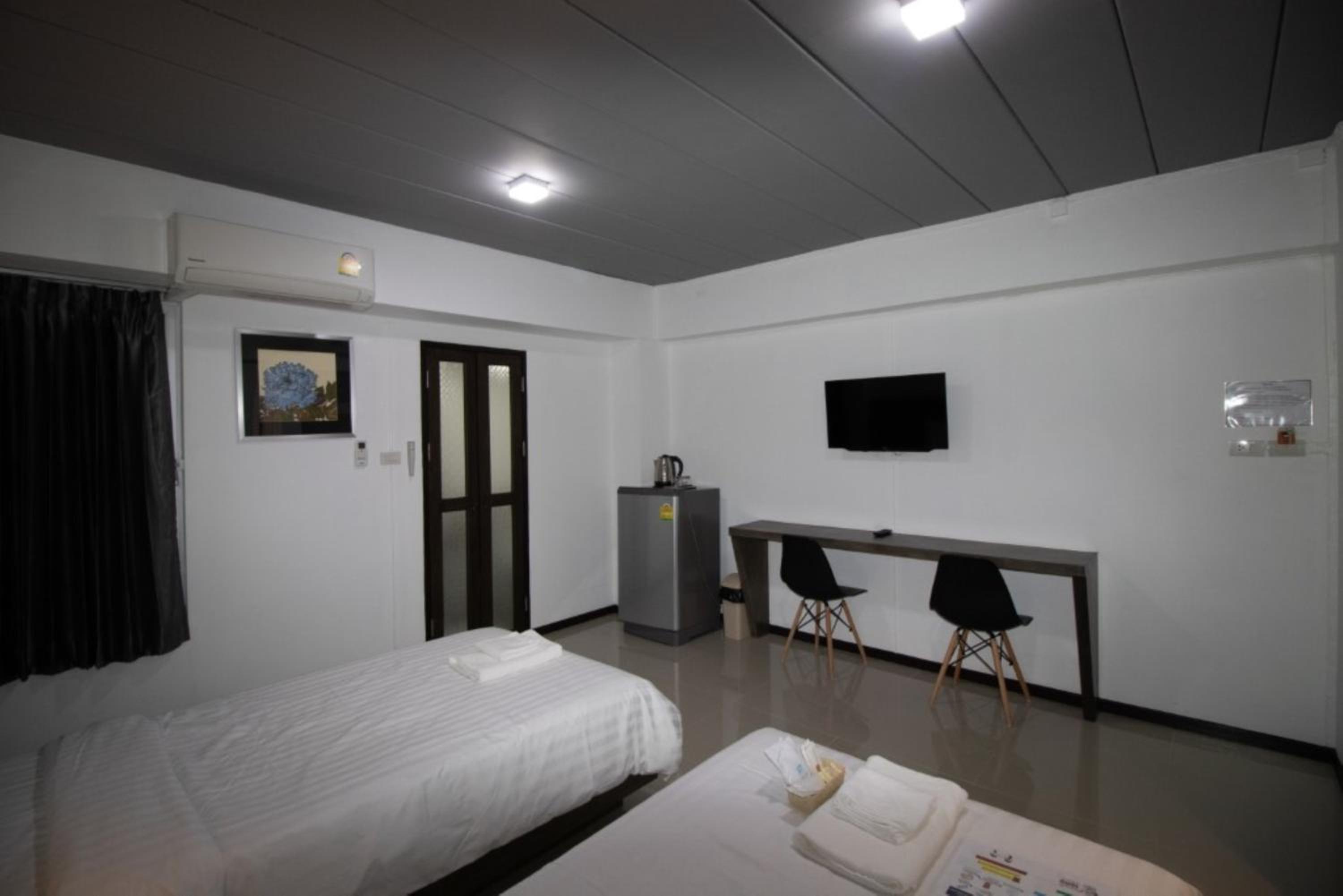 Standard Twin Room - Photo 6