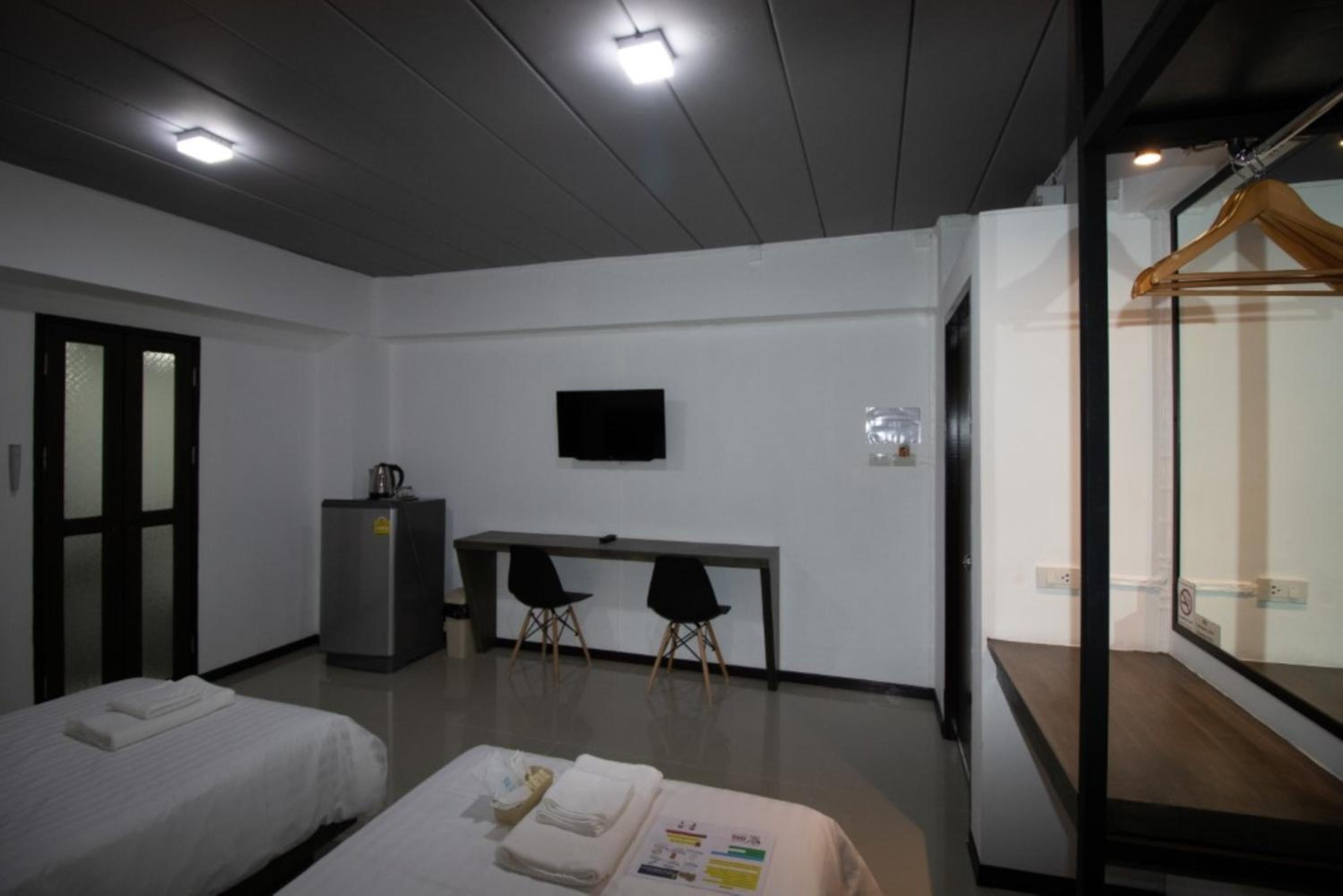 Standard Twin Room - Photo 5