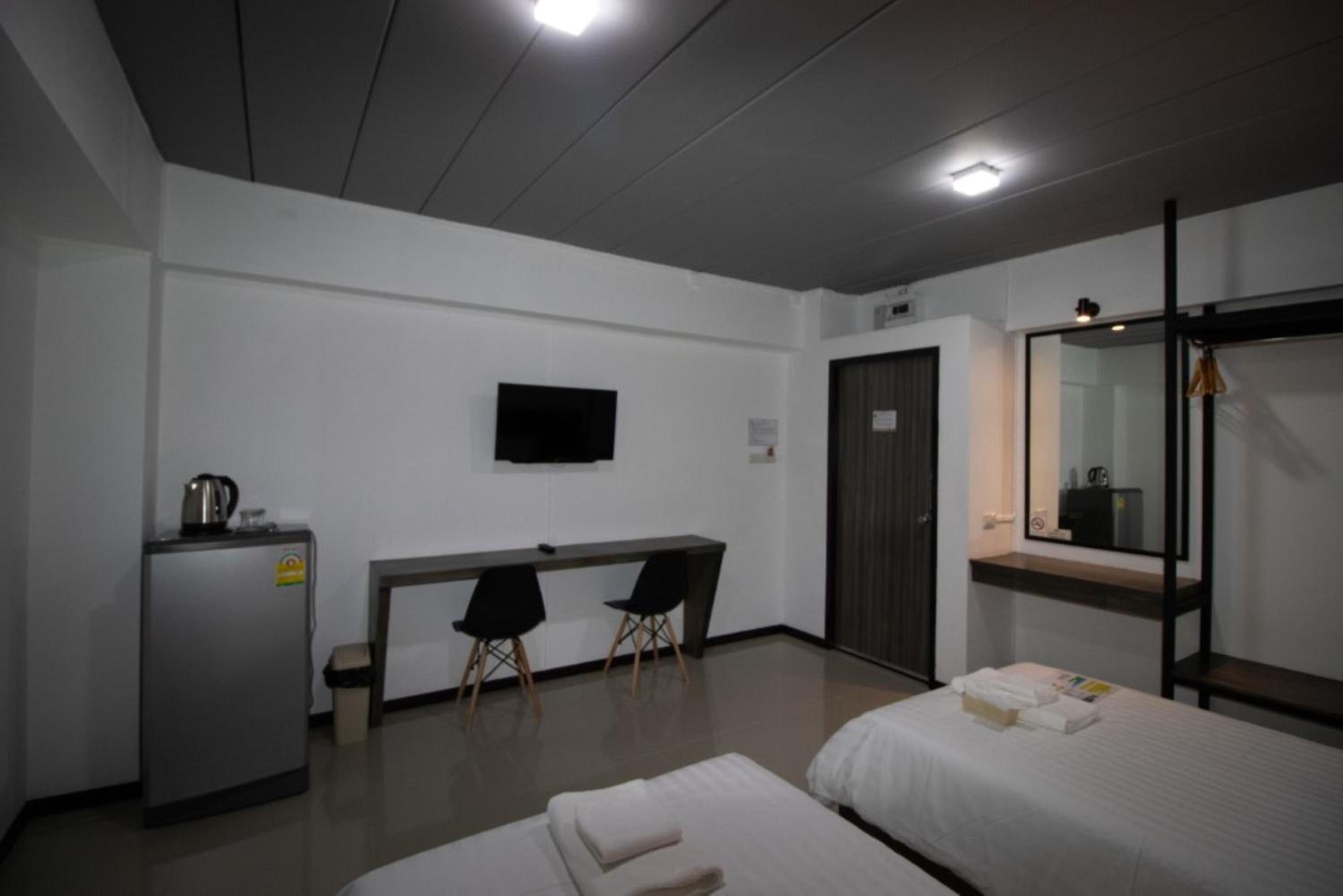 Standard Twin Room - Photo 3
