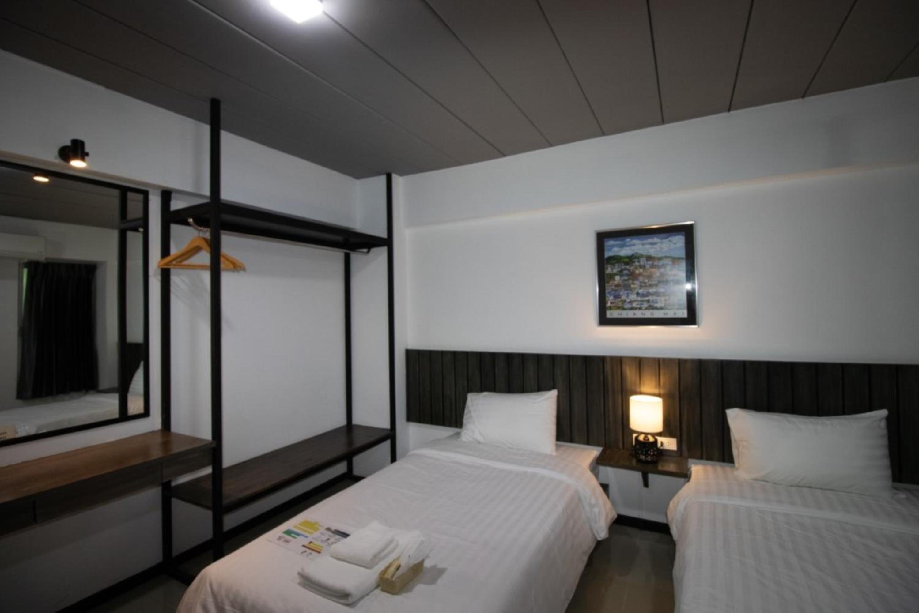 Standard Twin Room - Photo 2