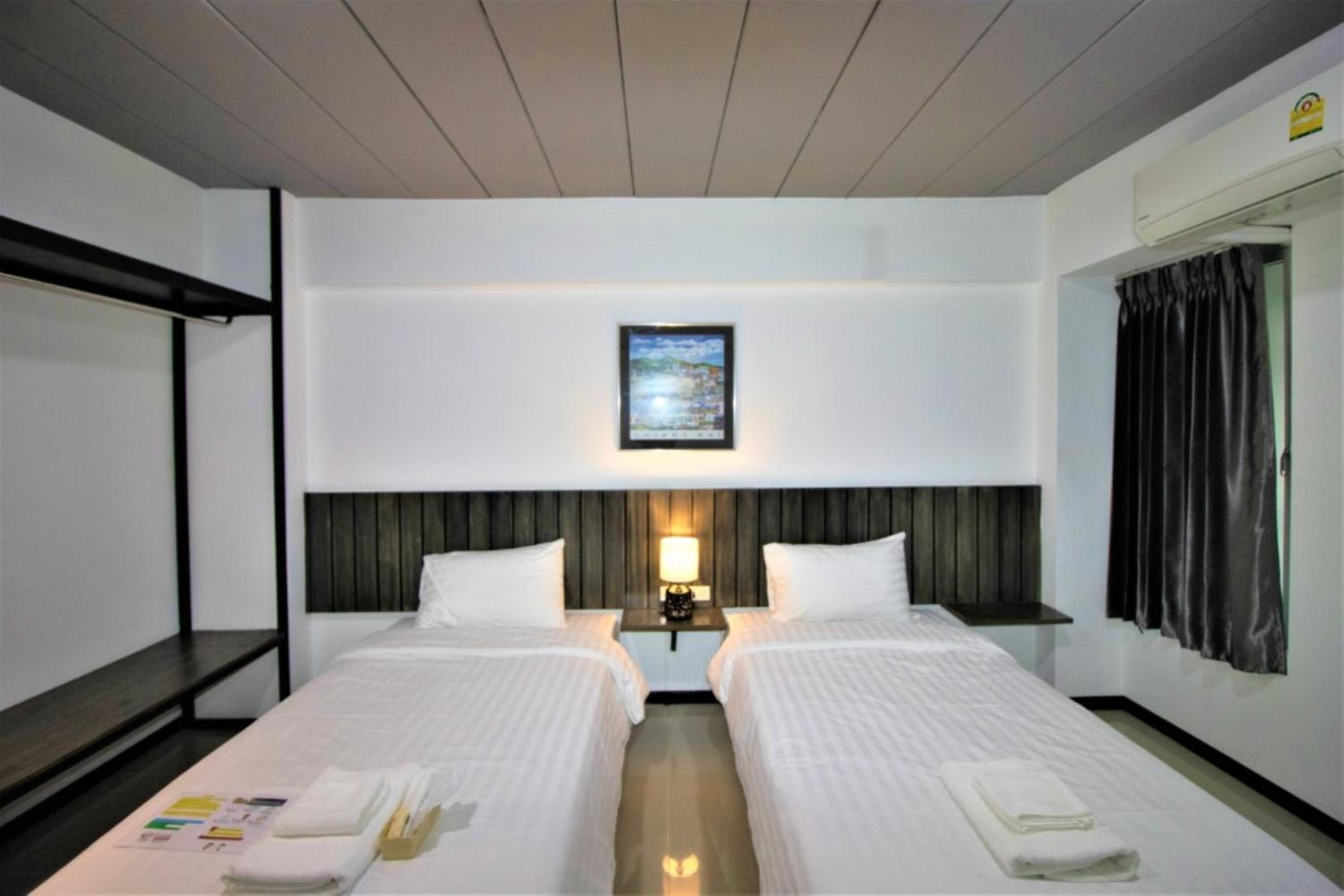 Standard Twin Room - Photo 12