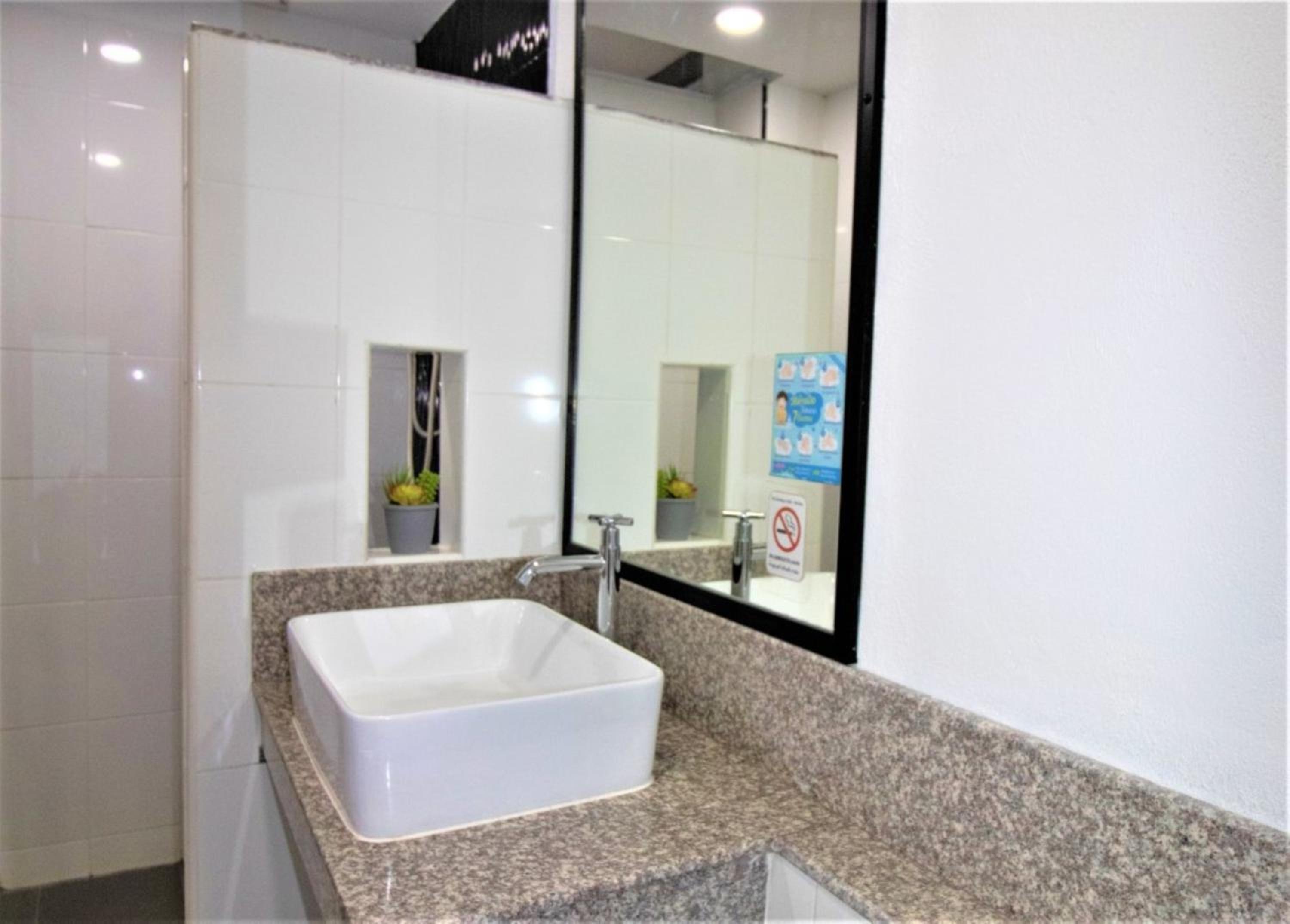 Standard Twin Room - Photo 22