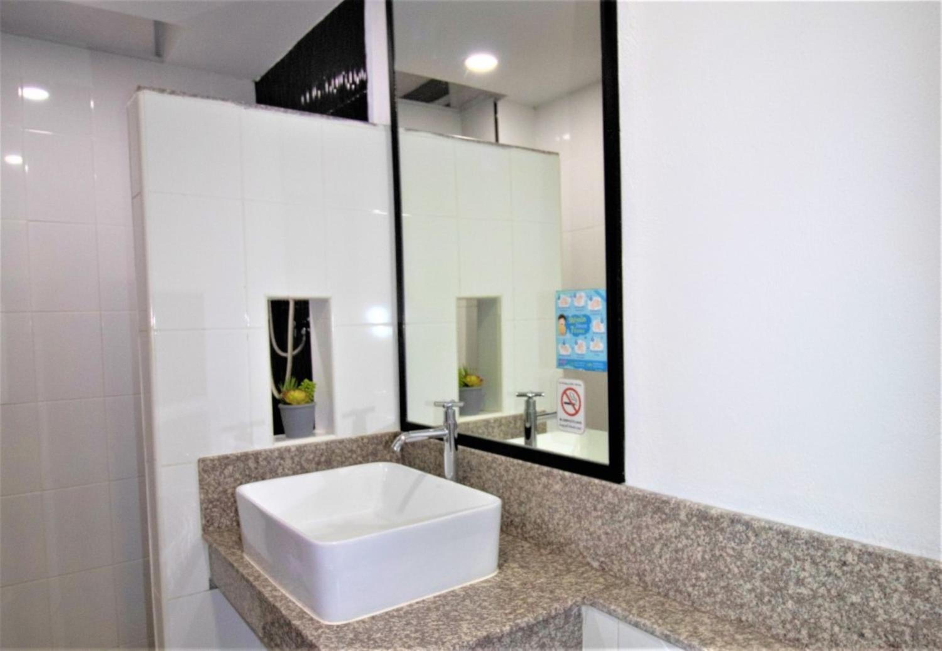Standard Twin Room - Photo 21