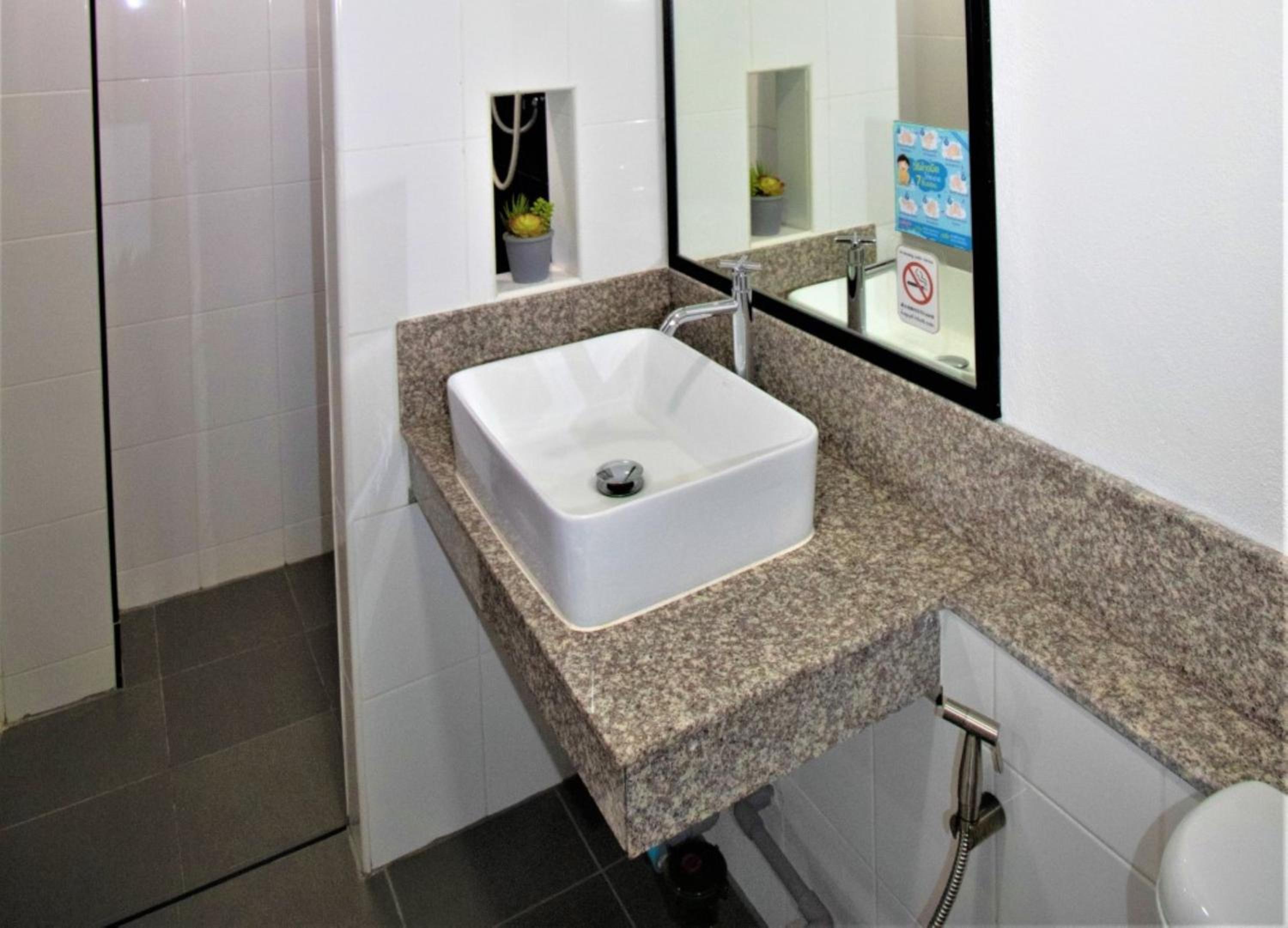 Standard Twin Room - Photo 20