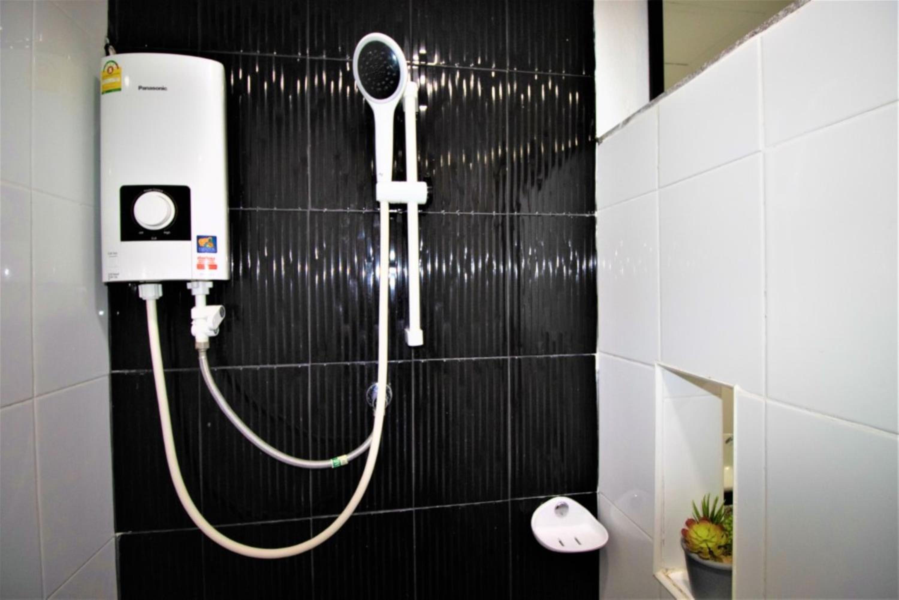 Standard Twin Room - Photo 18