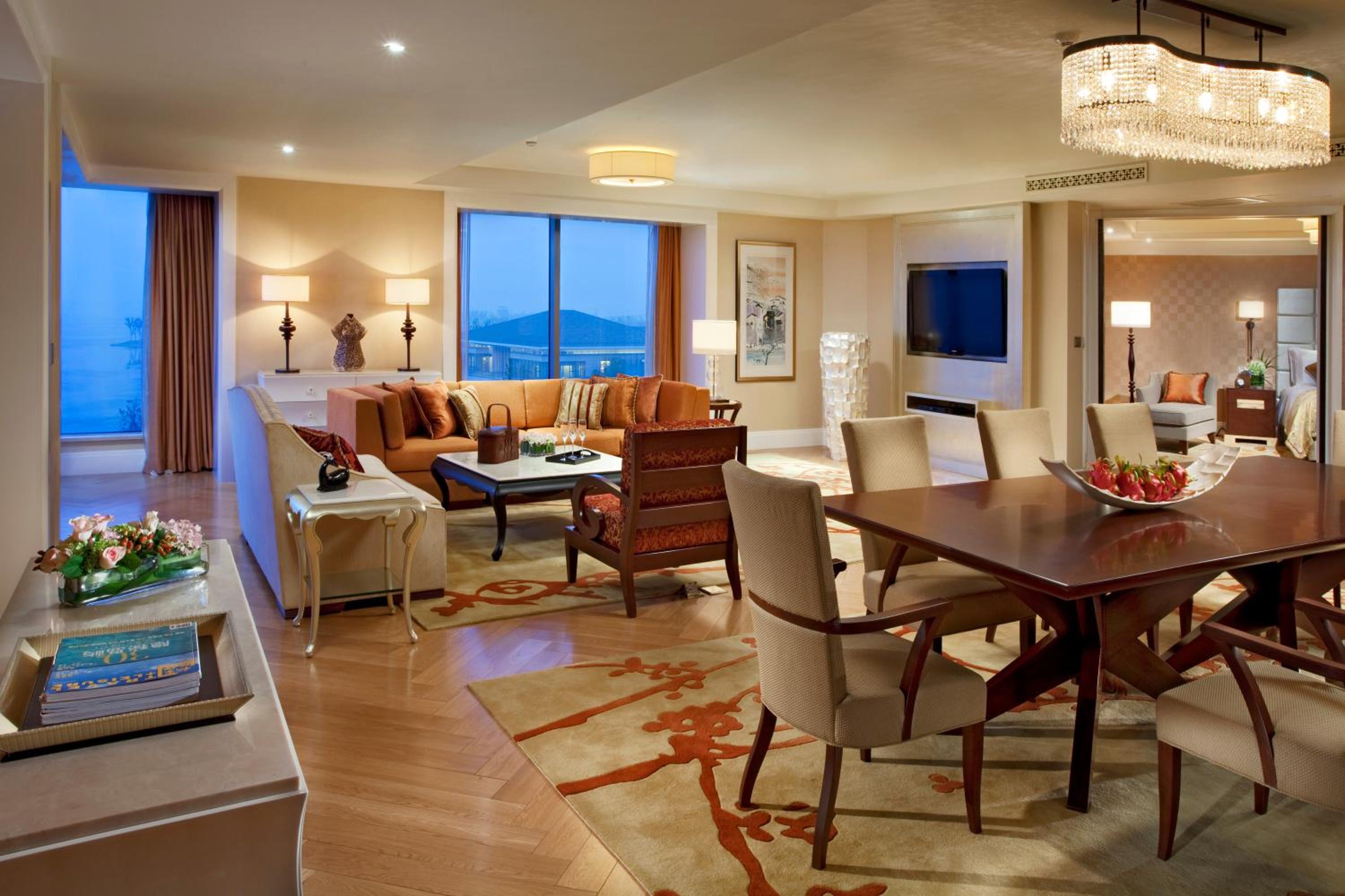 Signature Suite with Lake View photo 3
