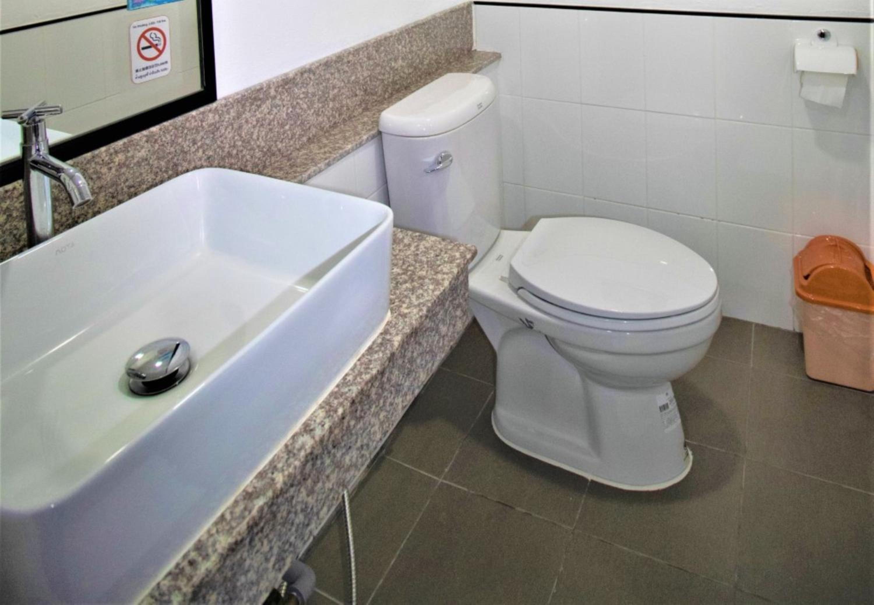 Standard Twin Room - Photo 17