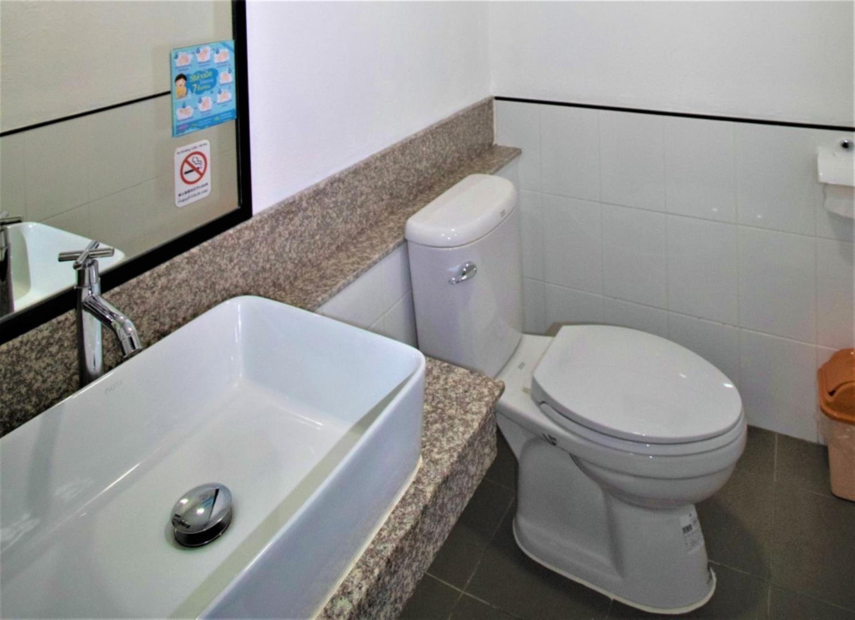 Standard Twin Room - Photo 16