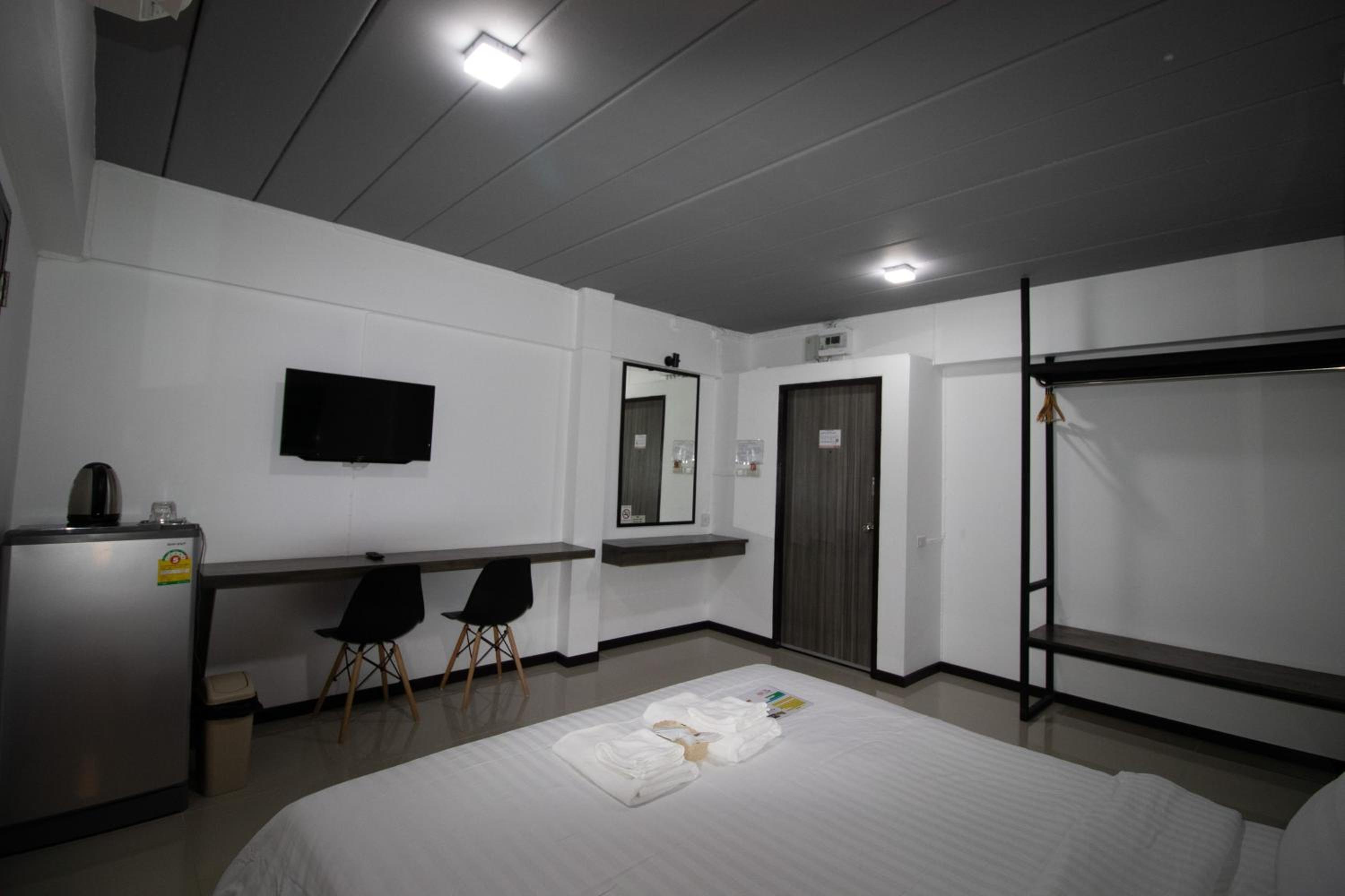Standard Double Room - Photo 25
