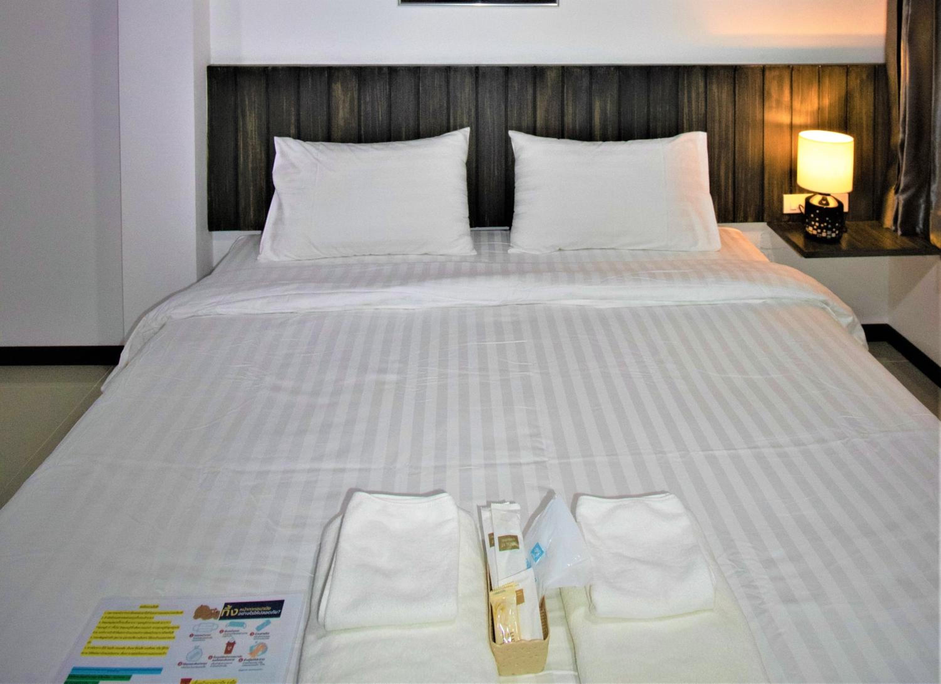 Standard Double Room - Photo 9