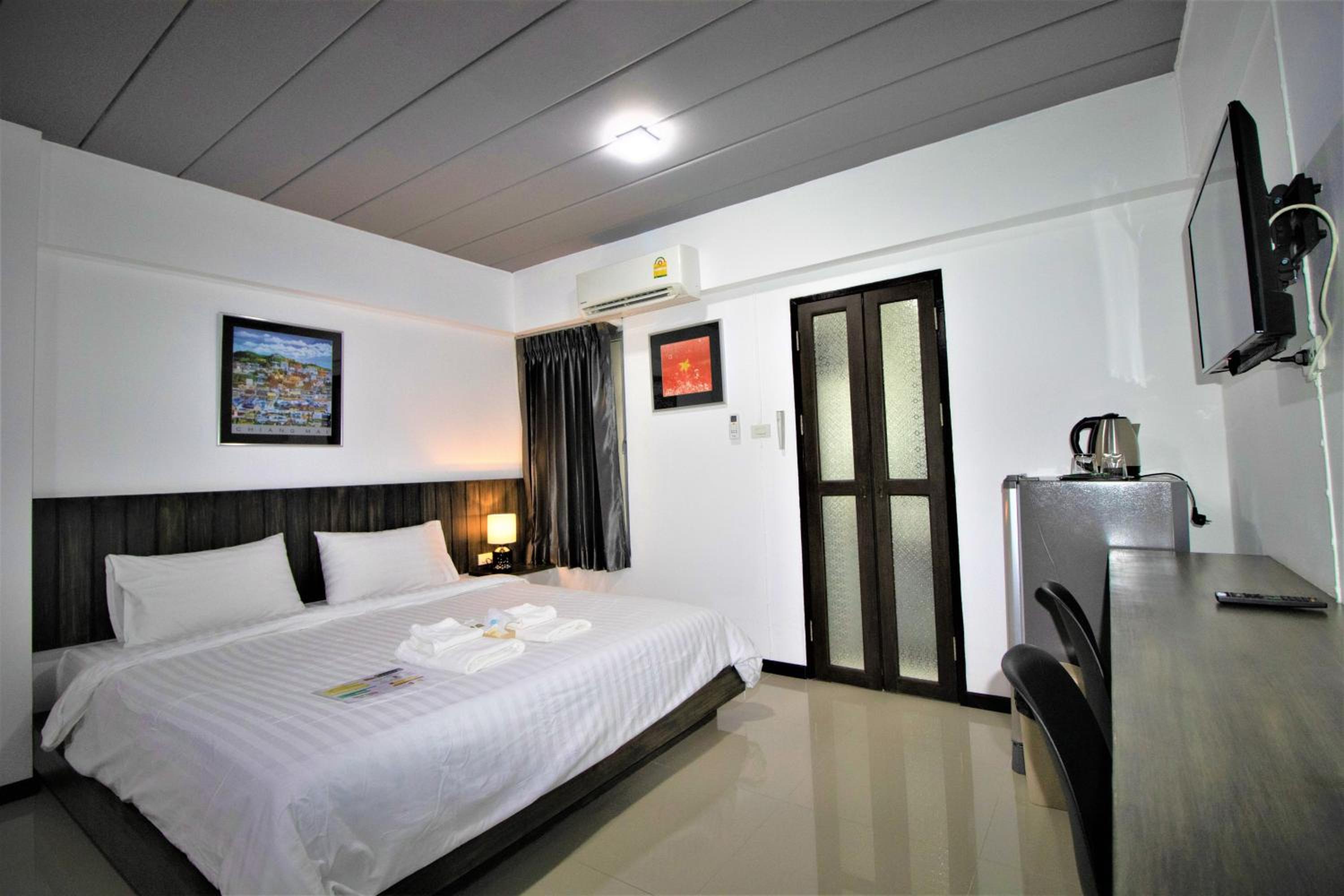 Standard Double Room - Photo 22