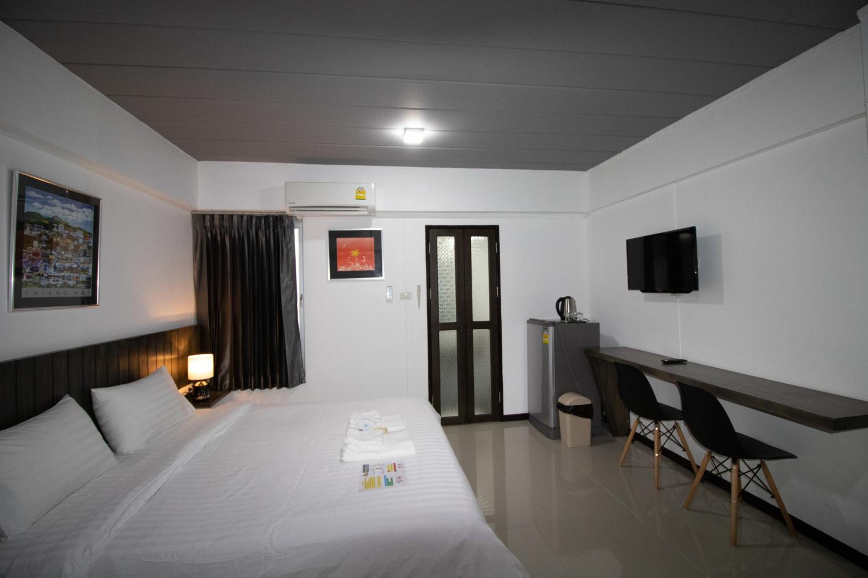 Standard Double Room - Photo 7