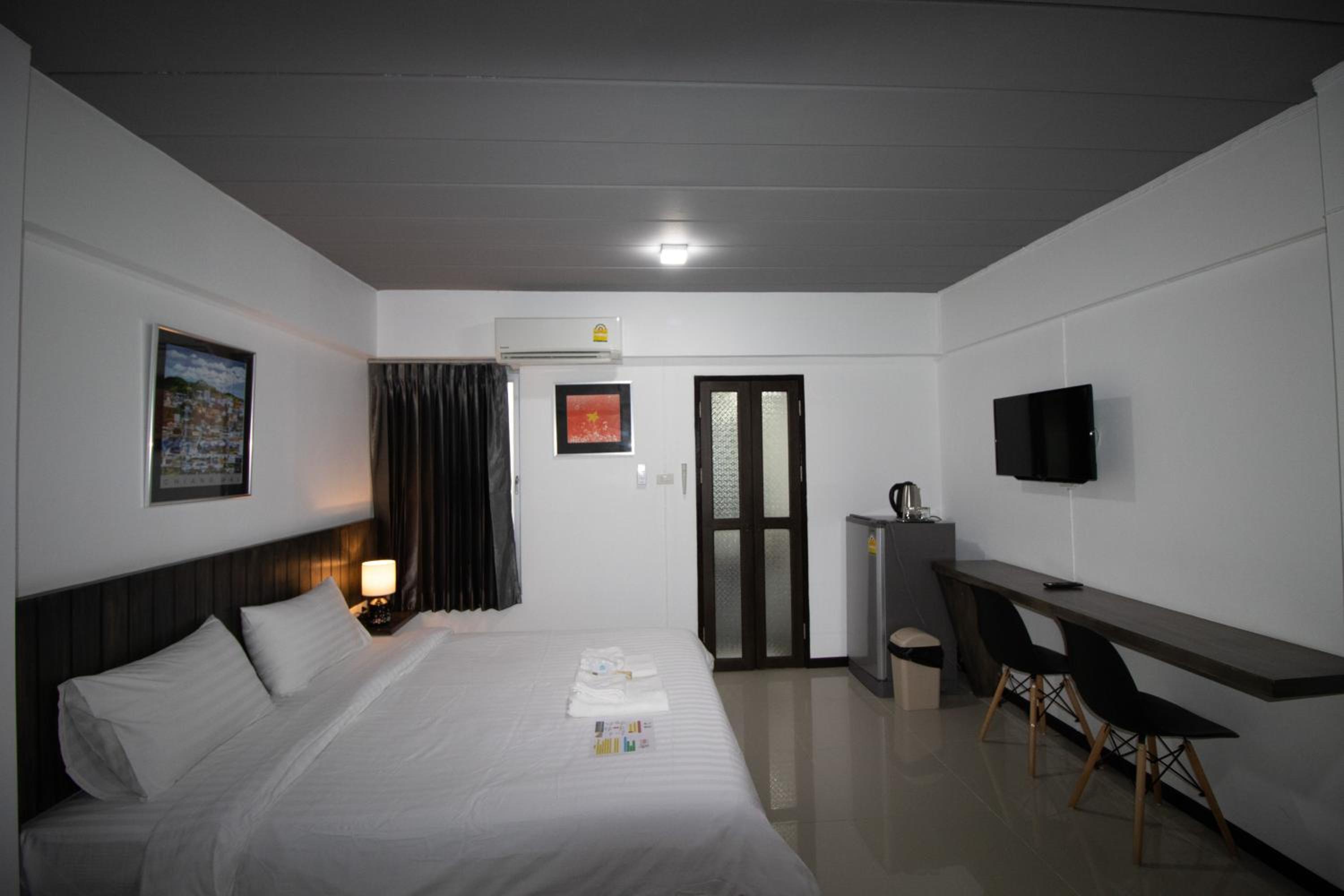 Standard Double Room - Photo 16