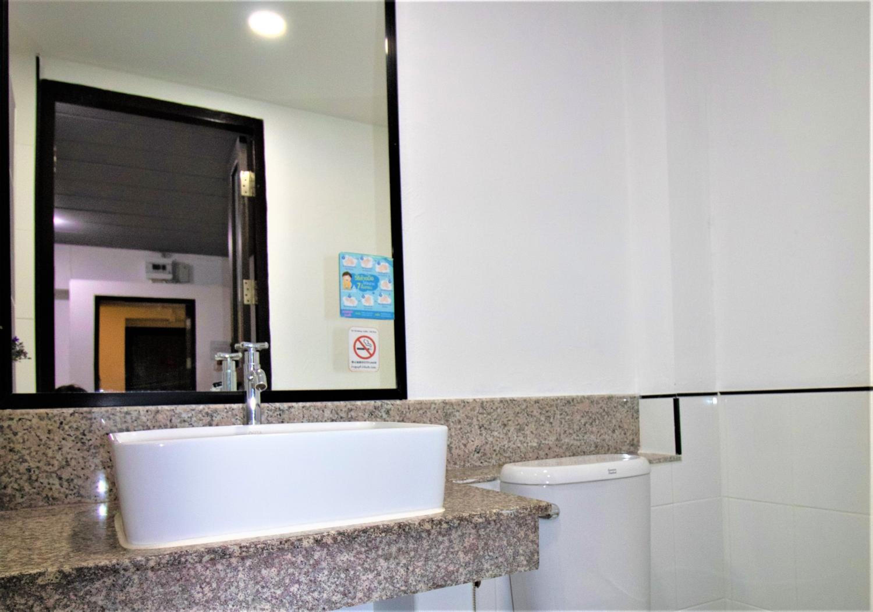 Standard Double Room - Photo 17