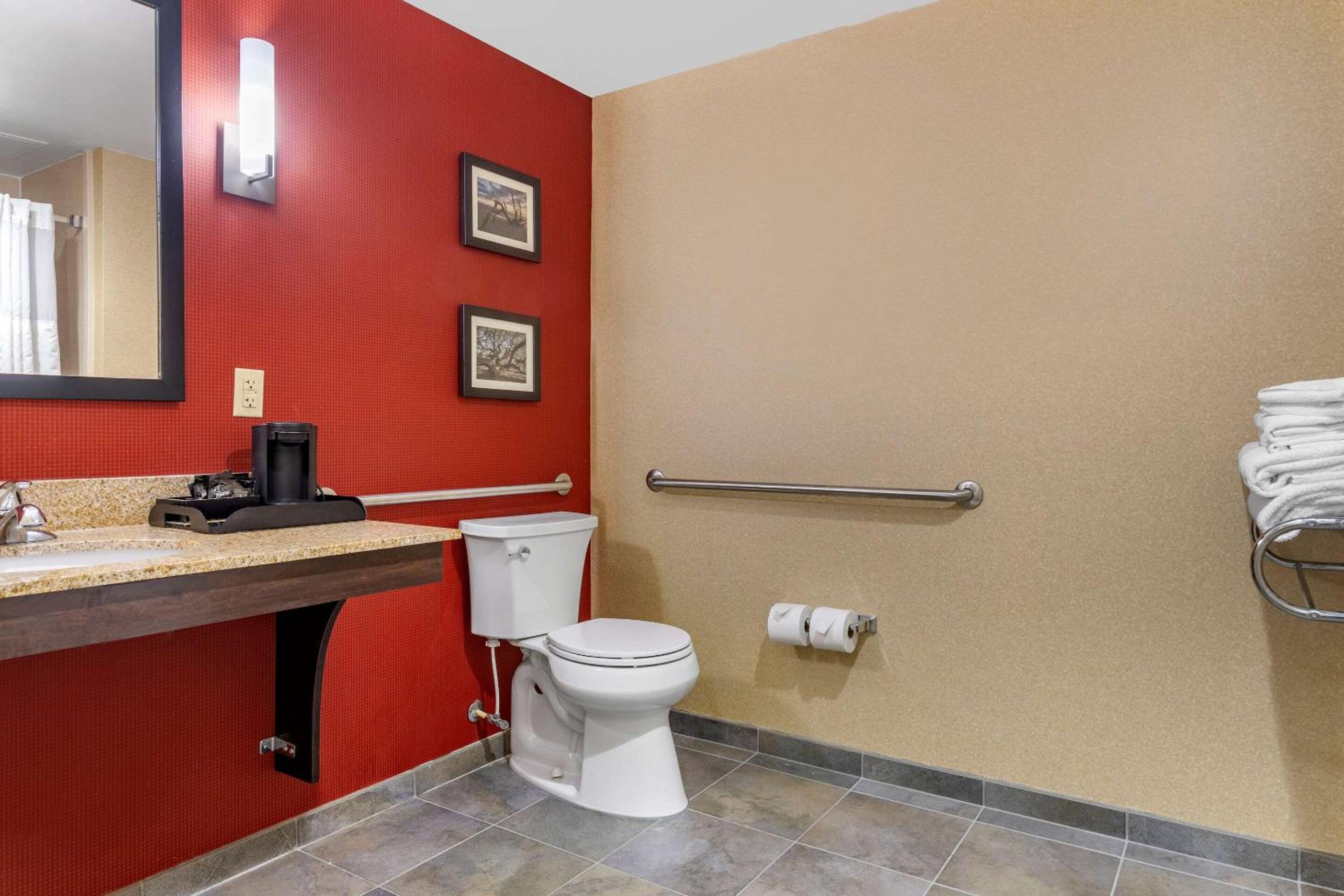 Suite with Two Queen Beds - Accessible/Non-Smoking - Photo 6