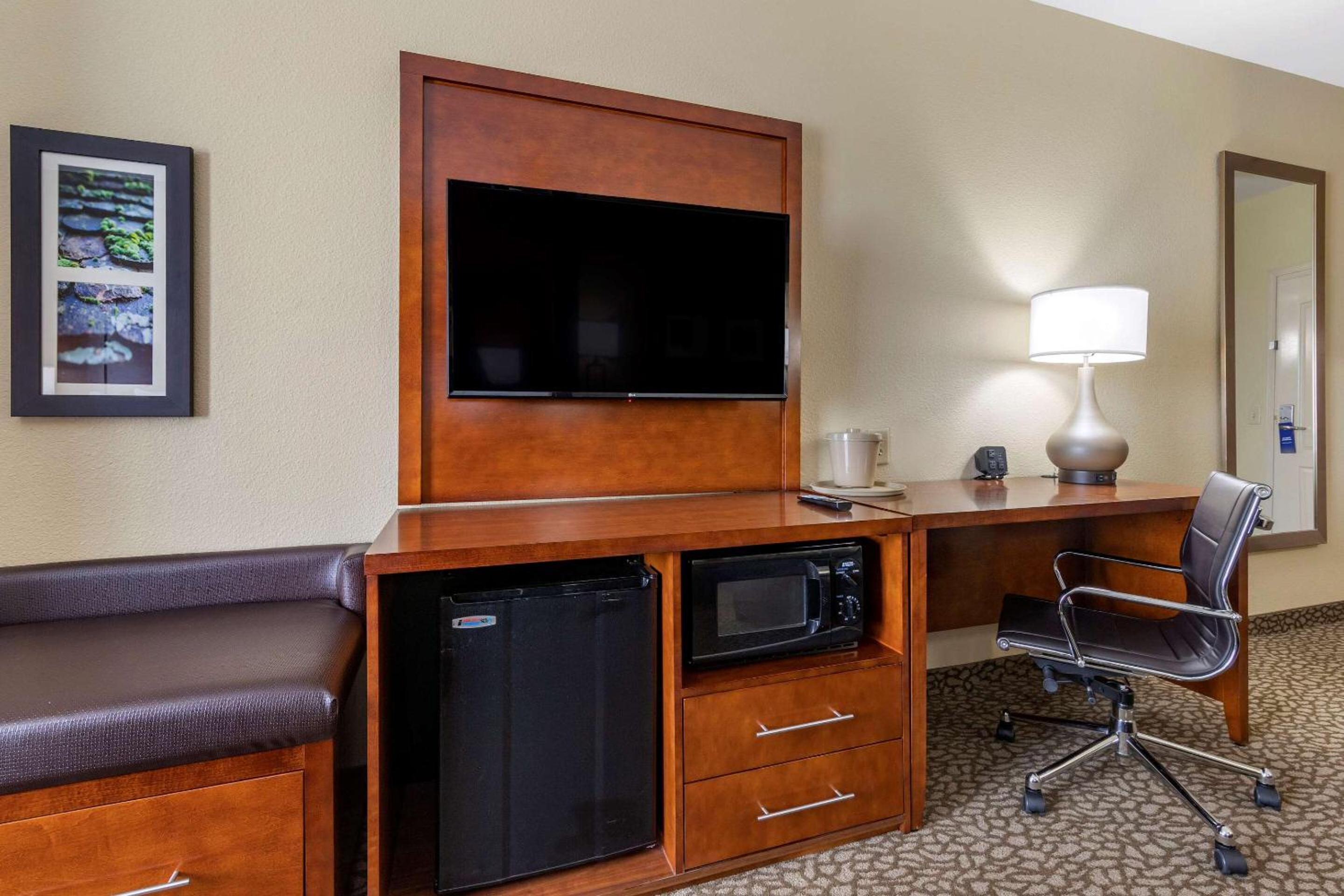 King Suite with Sofa Bed - Photo 6
