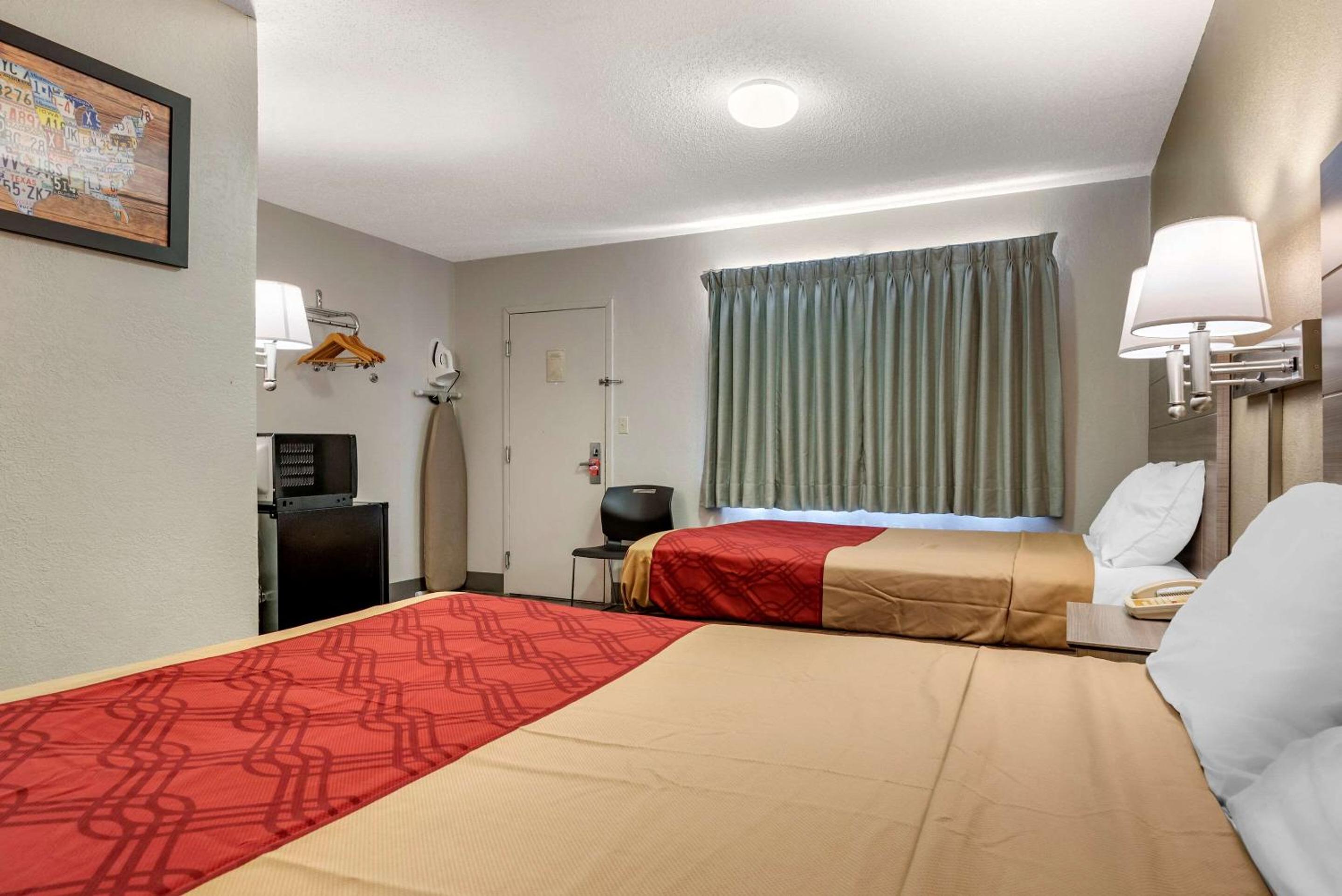Double Room with Two Double Beds - Non-Smoking - Photo 3