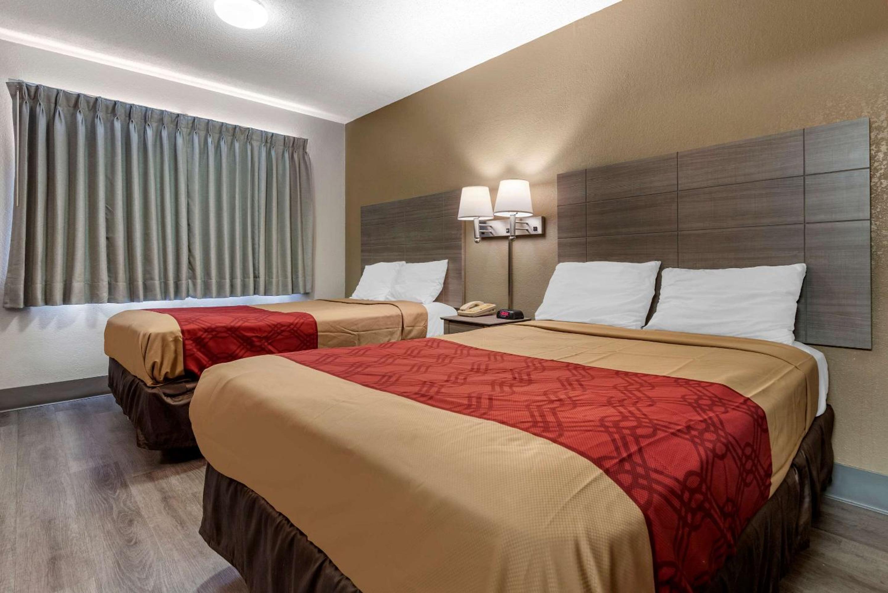 Double Room with Two Double Beds - Non-Smoking - Photo 2