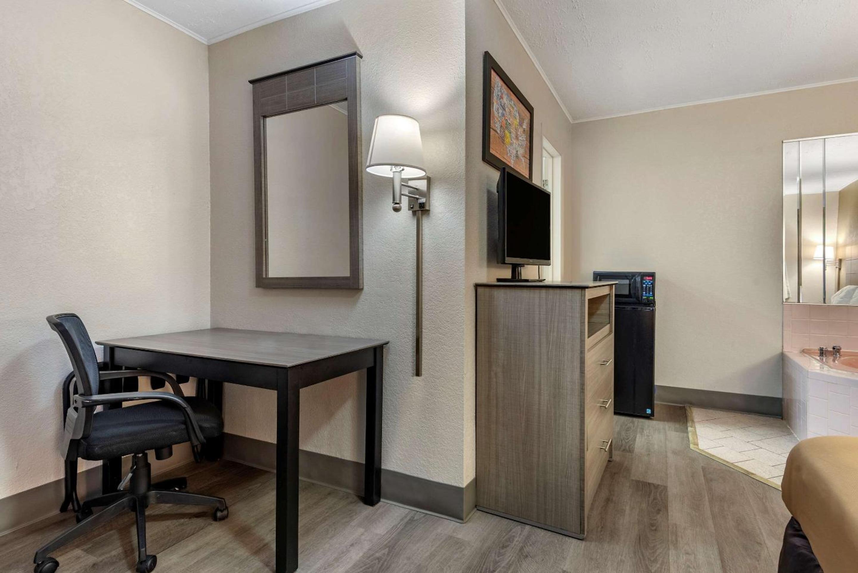 Superior King Room - Non-Smoking - Photo 2