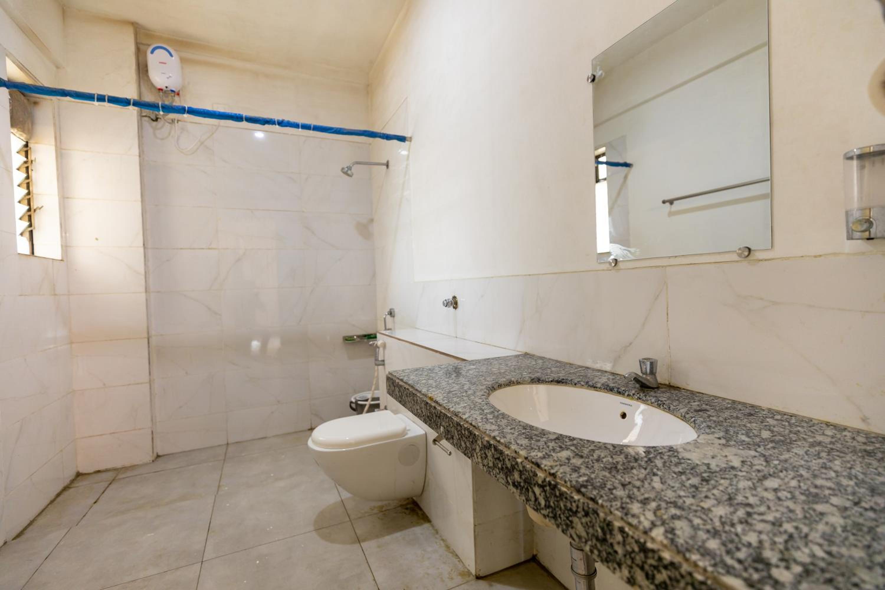 Single Room with Bathroom photo 3