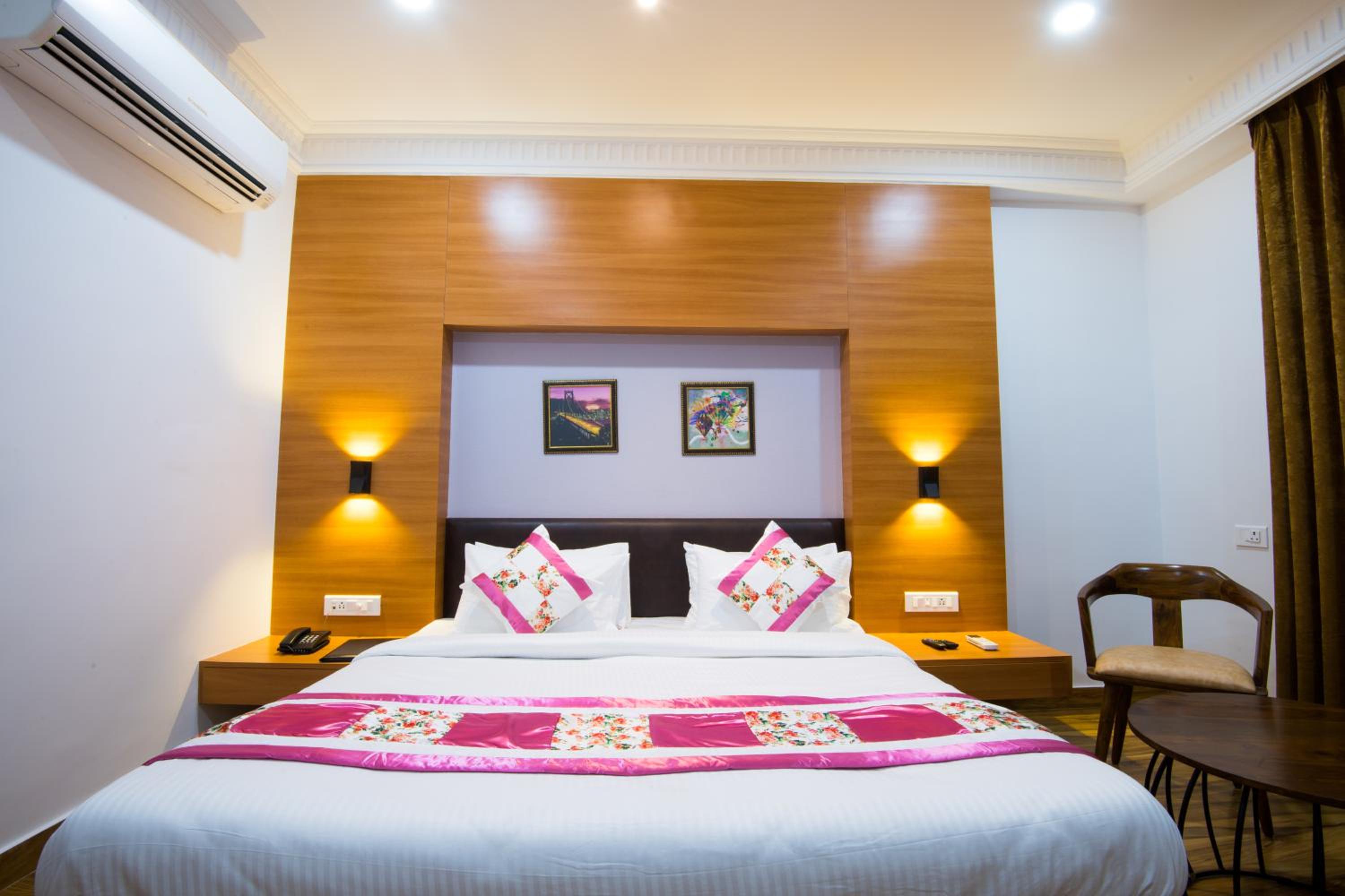Superior Double or Twin Room photo 3