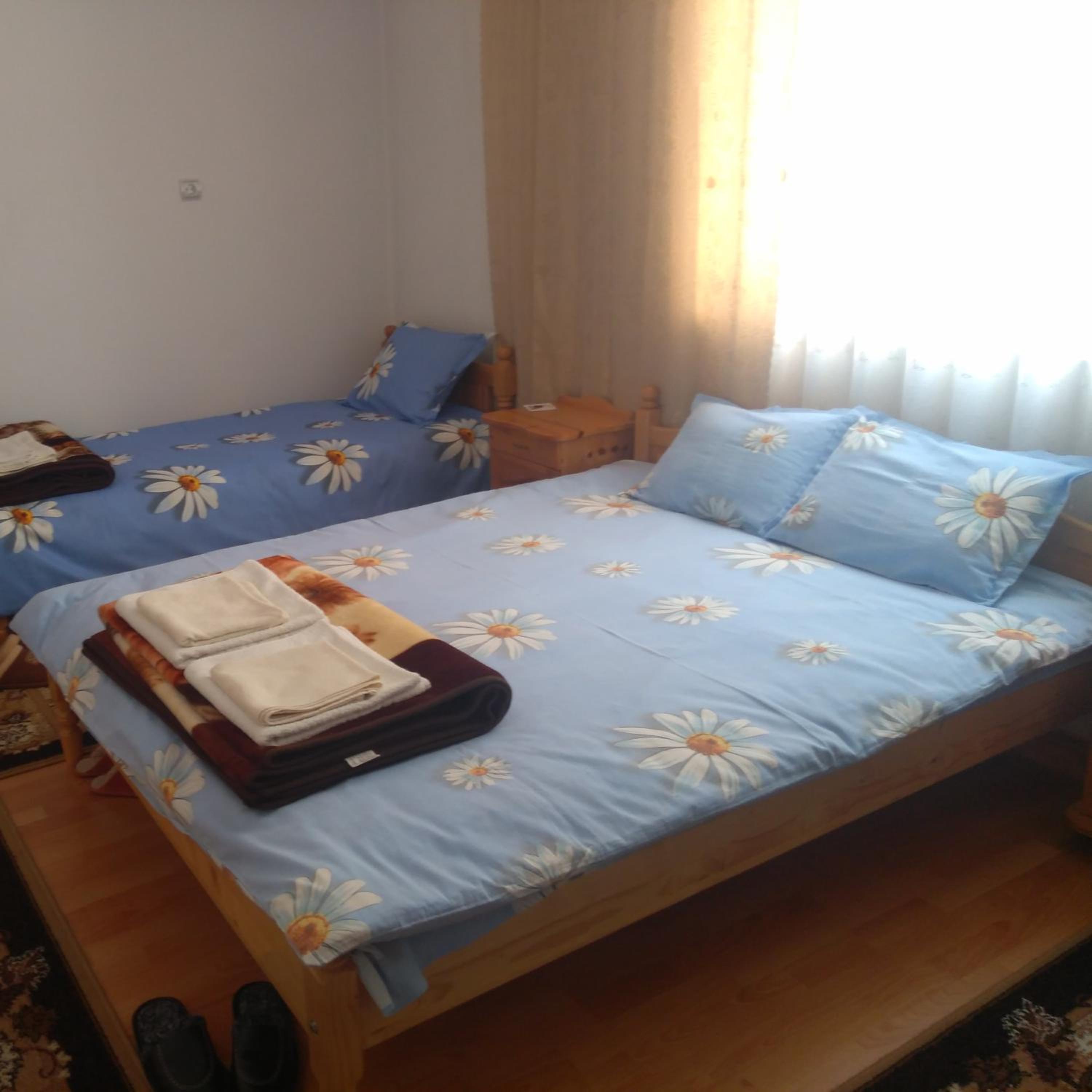 Basic Triple Room with Shared Bathroom photo 1