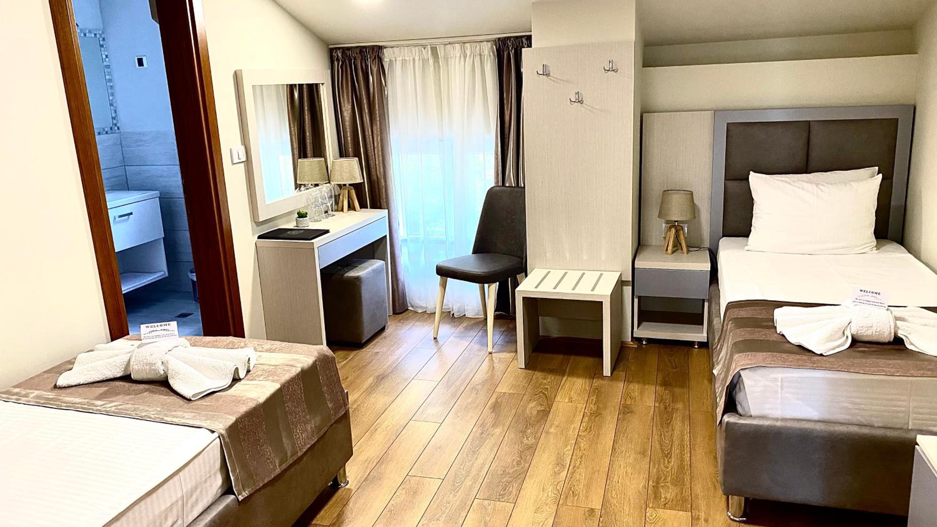 Deluxe Twin Room - Photo 6