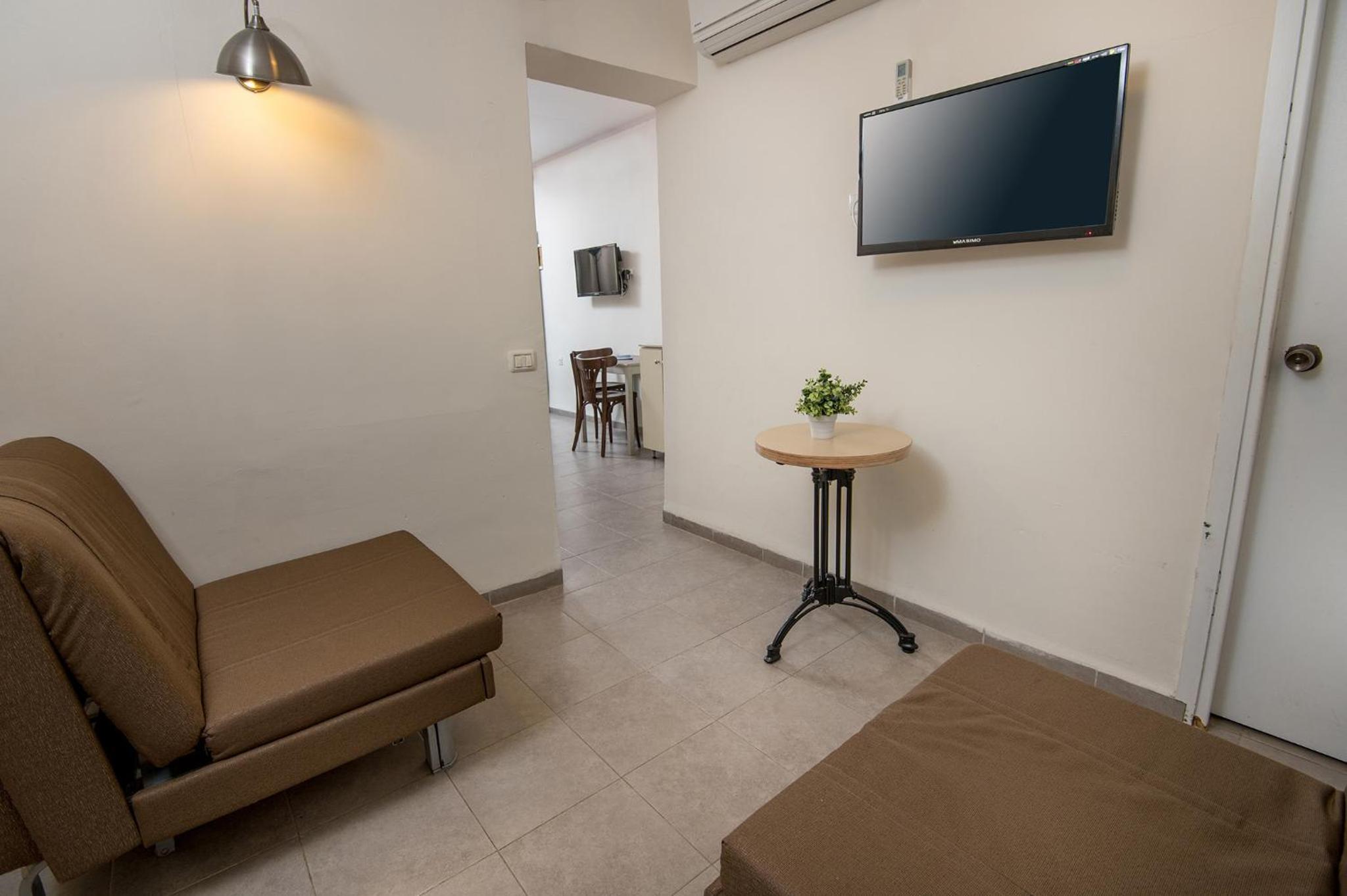  Comfort Family Room - 1st floor (3 steps) - Photo 7