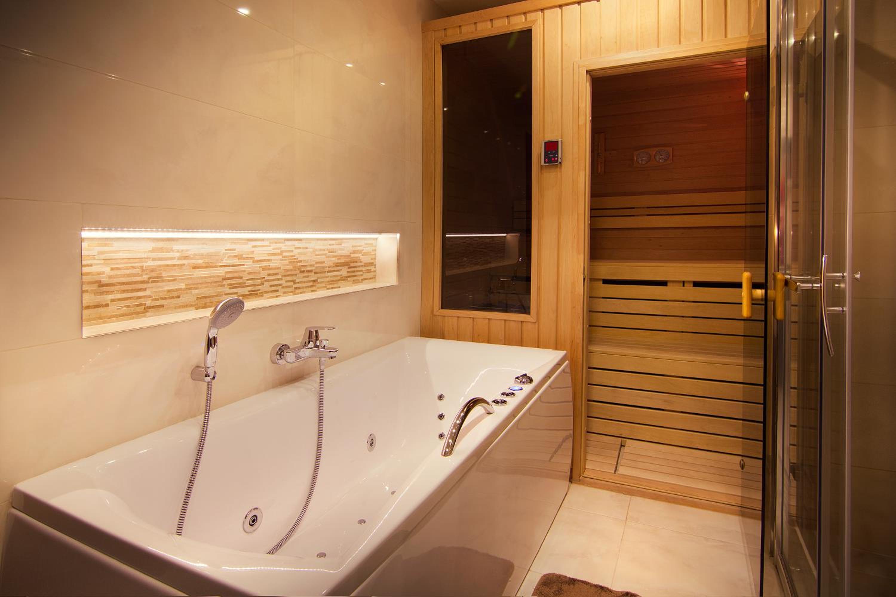 Deluxe Apartment with Private Sauna - Photo 10