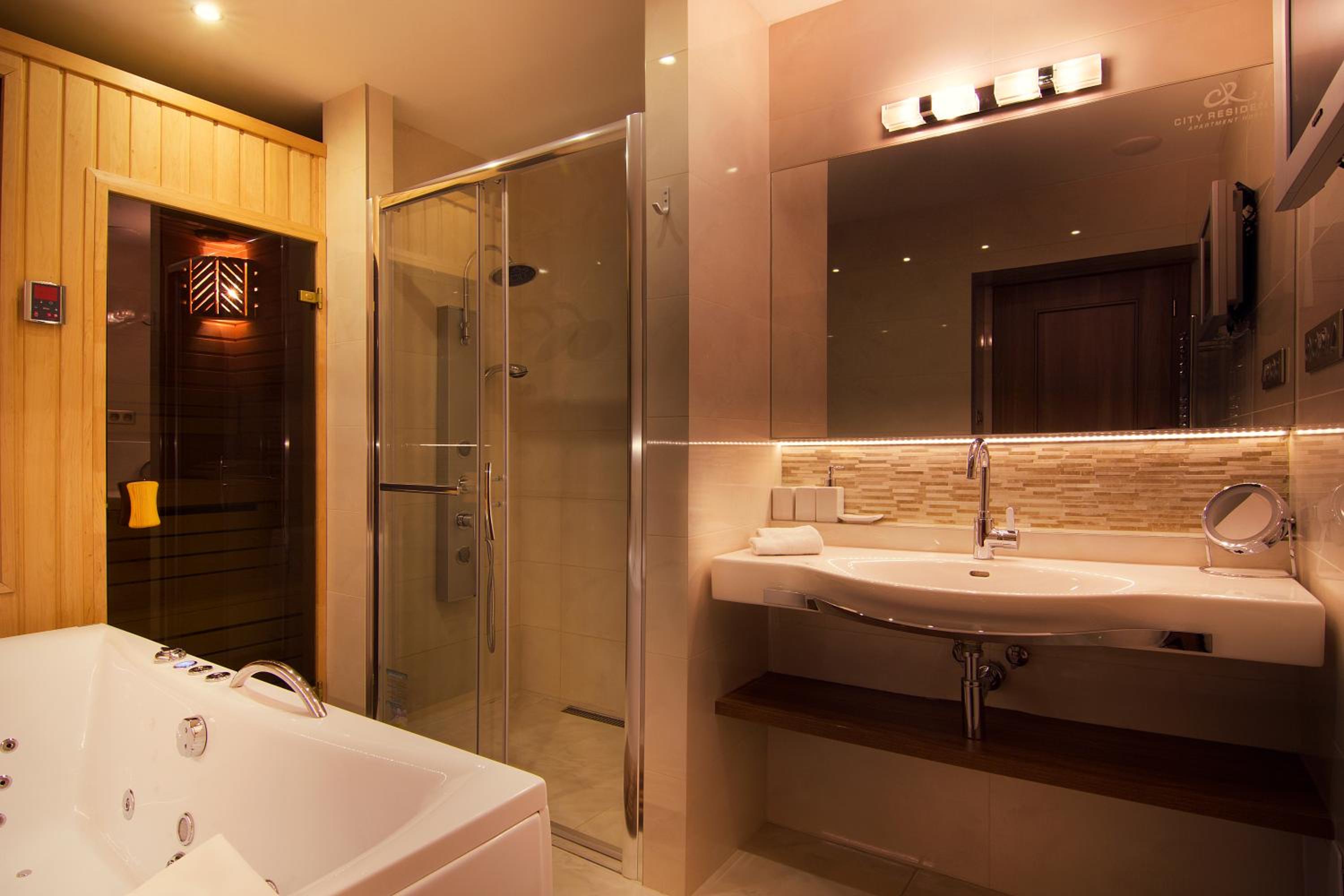 Deluxe Apartment with Private Sauna - Photo 9