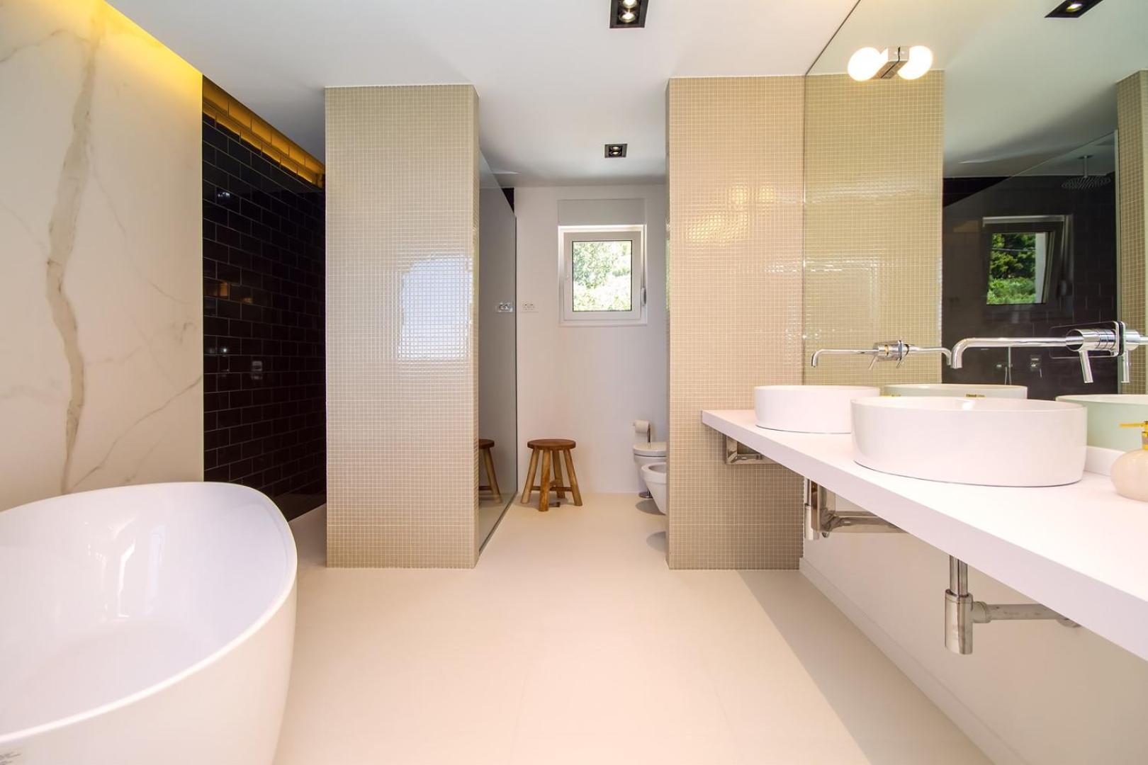 Villa photo 3