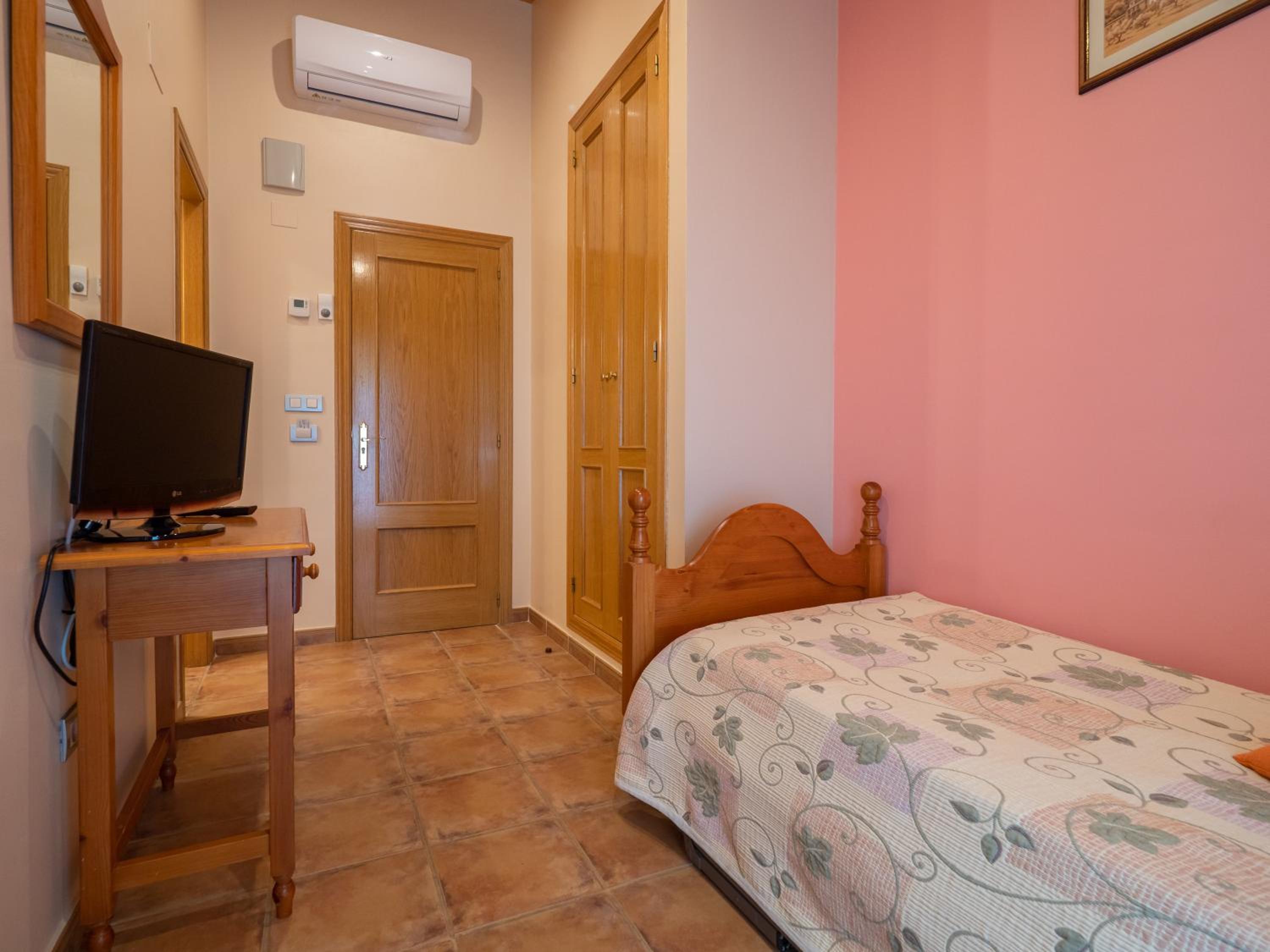 Single Room photo 3