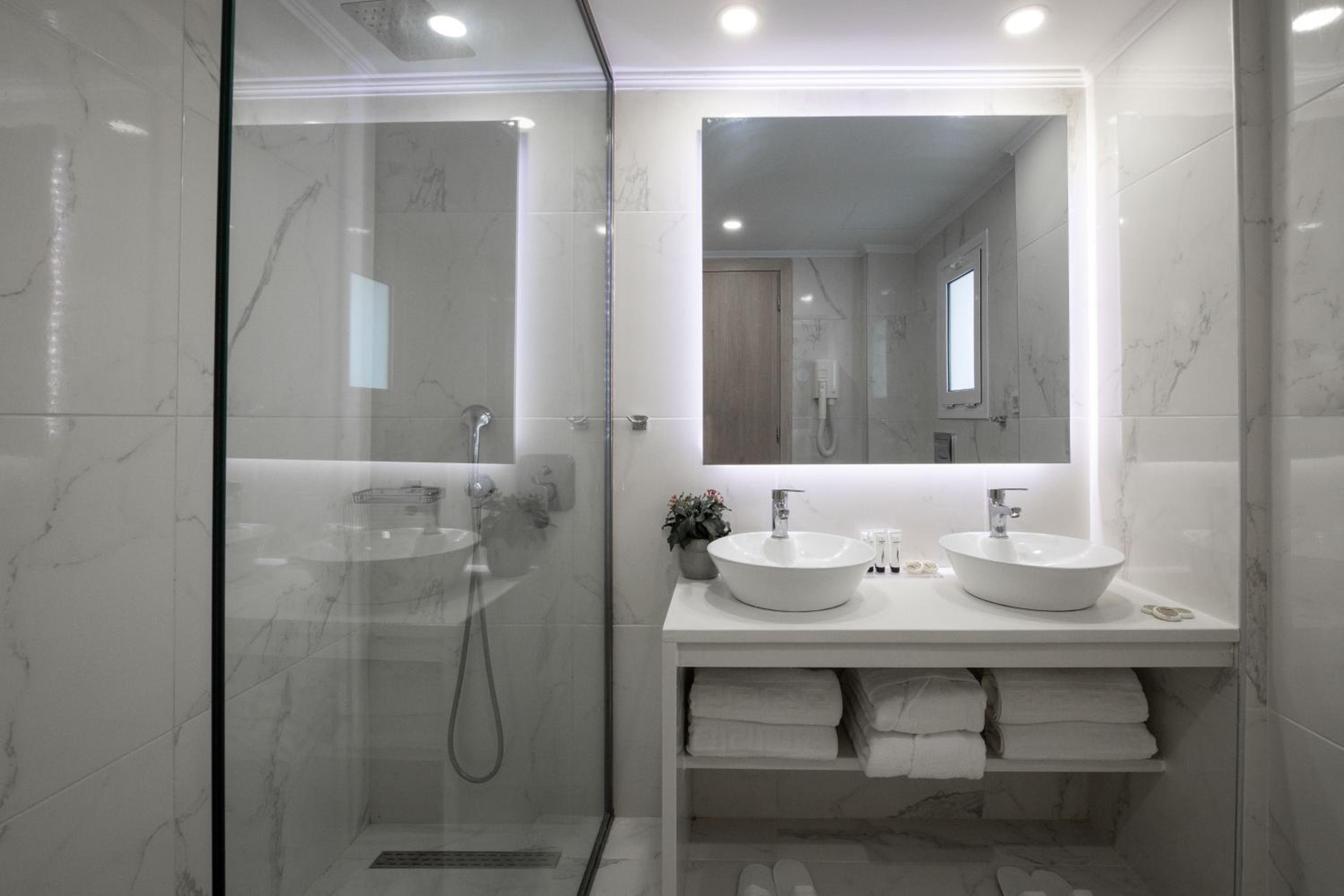 One-Bedroom Suite - Photo 10