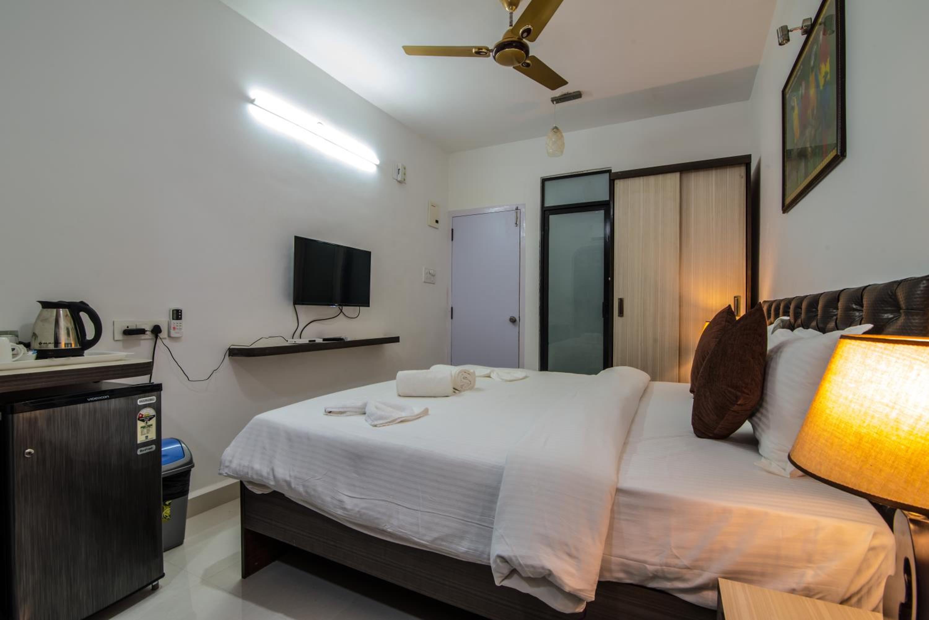 Deluxe Room - Photo 11