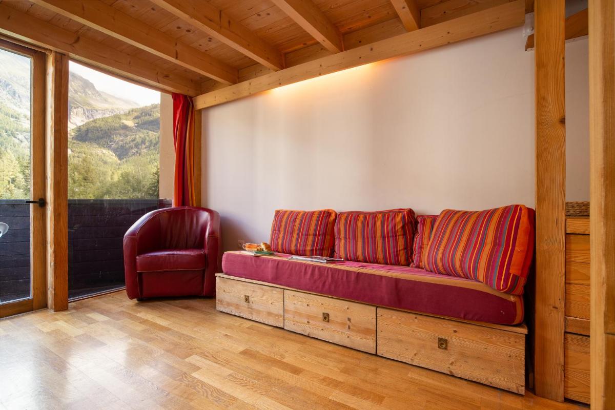 Apartment with Mountain View